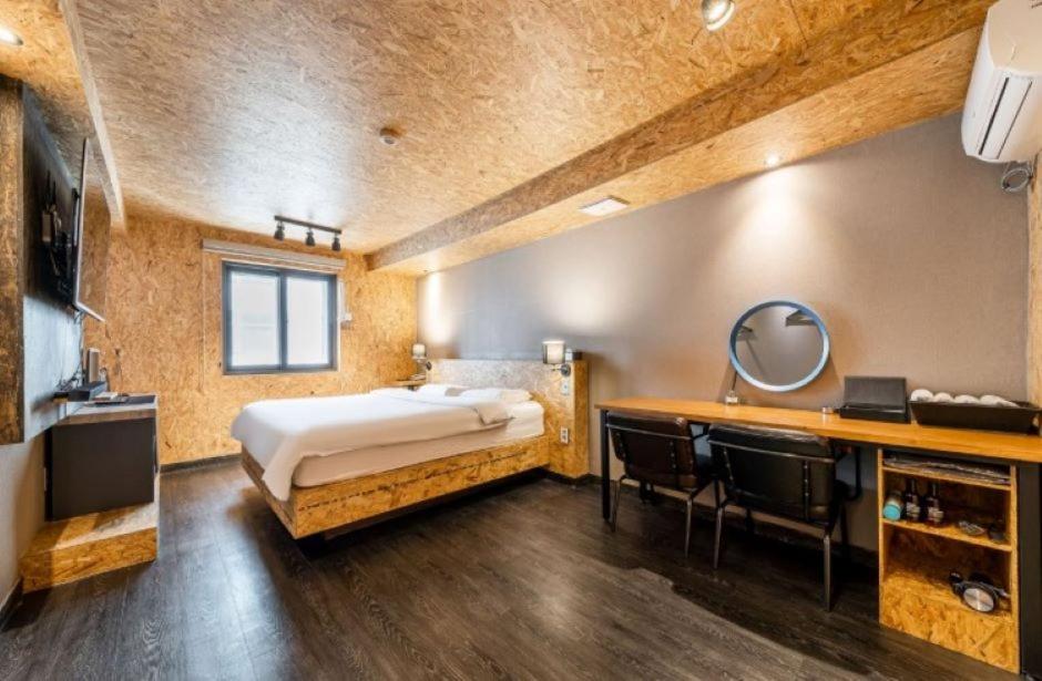Superior King Room - Photo 2