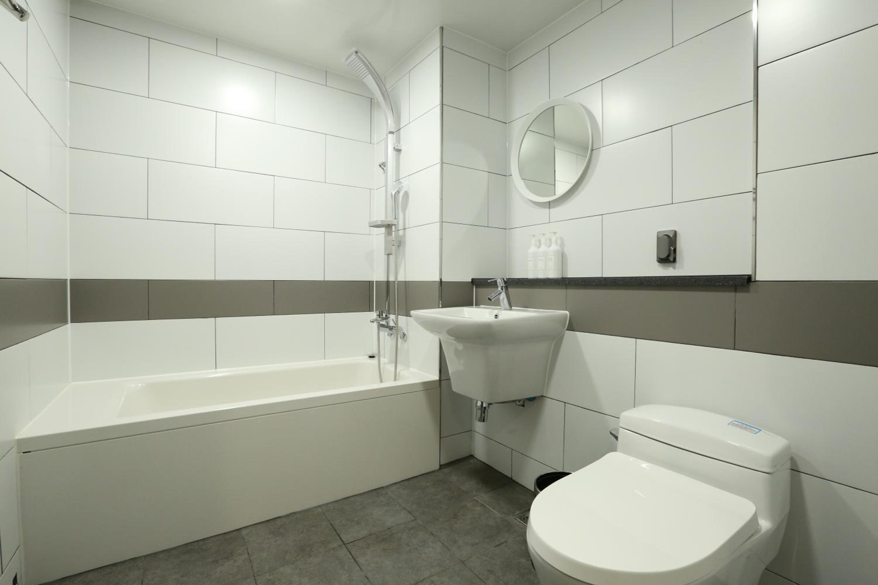 Deluxe King Room - Photo 4