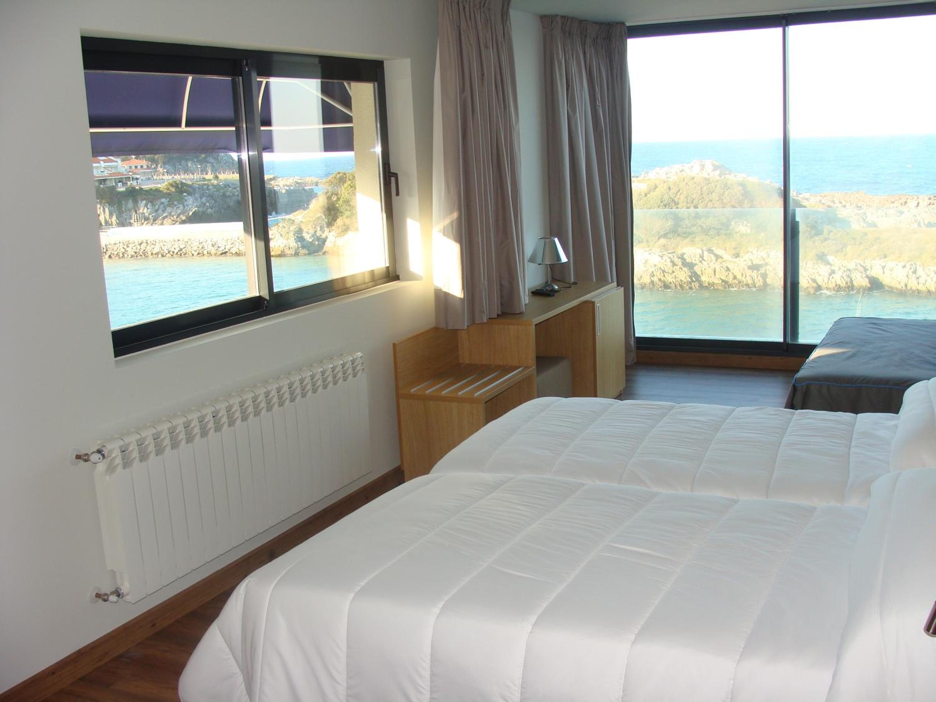 Family Room with Sea View photo 3