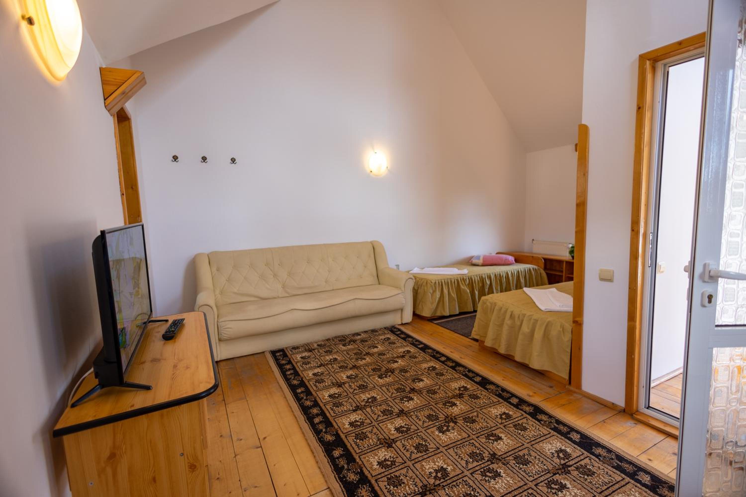 Two-Bedroom Suite - Photo 4