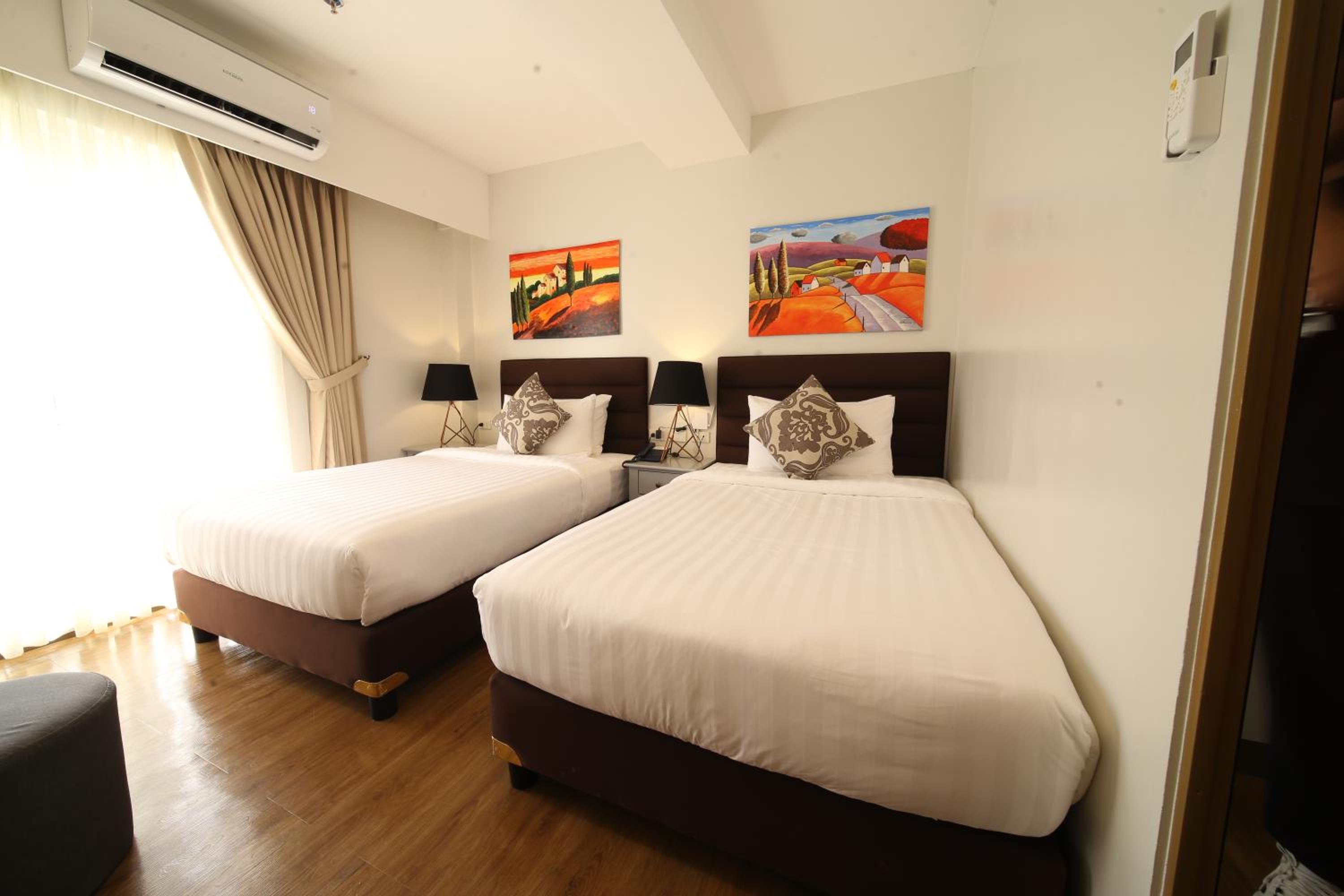 Twin Room with Balcony - Photo 13