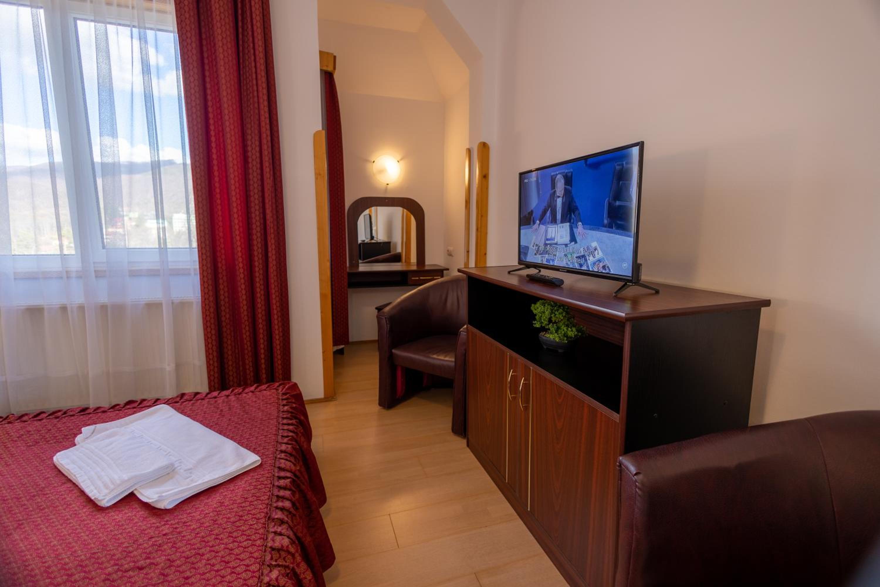 Apartment - Split Level - Photo 5