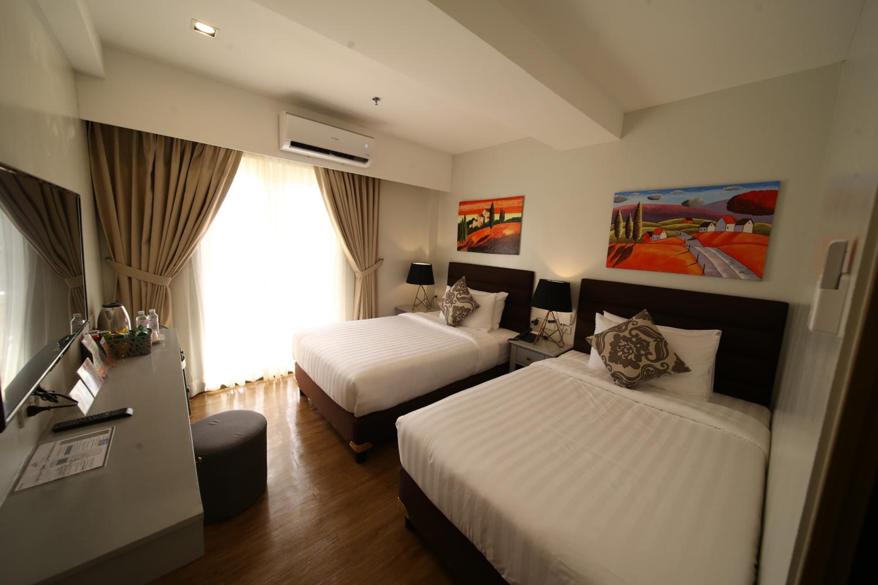 Twin Room with Balcony - Photo 17