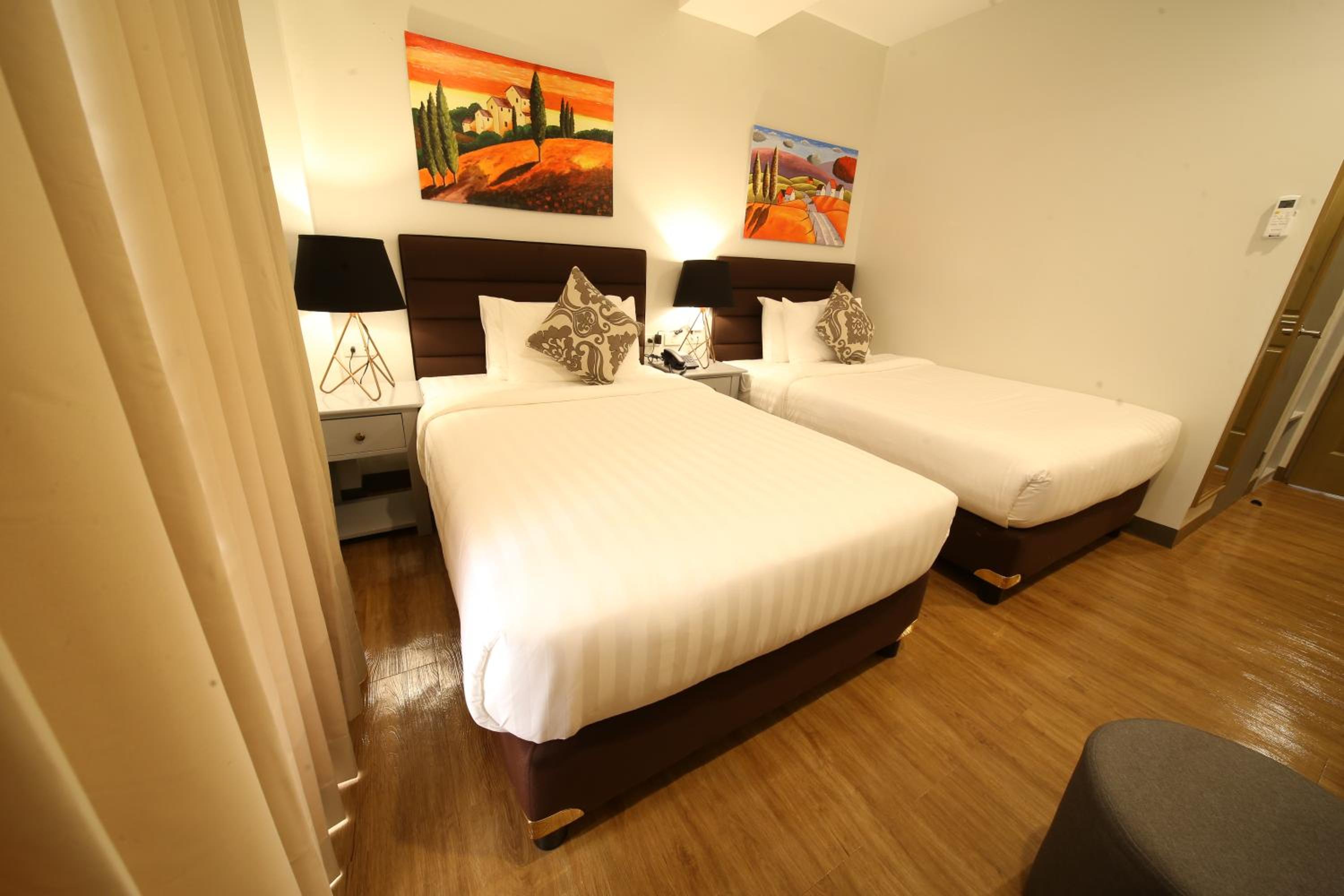 Twin Room with Balcony - Photo 5