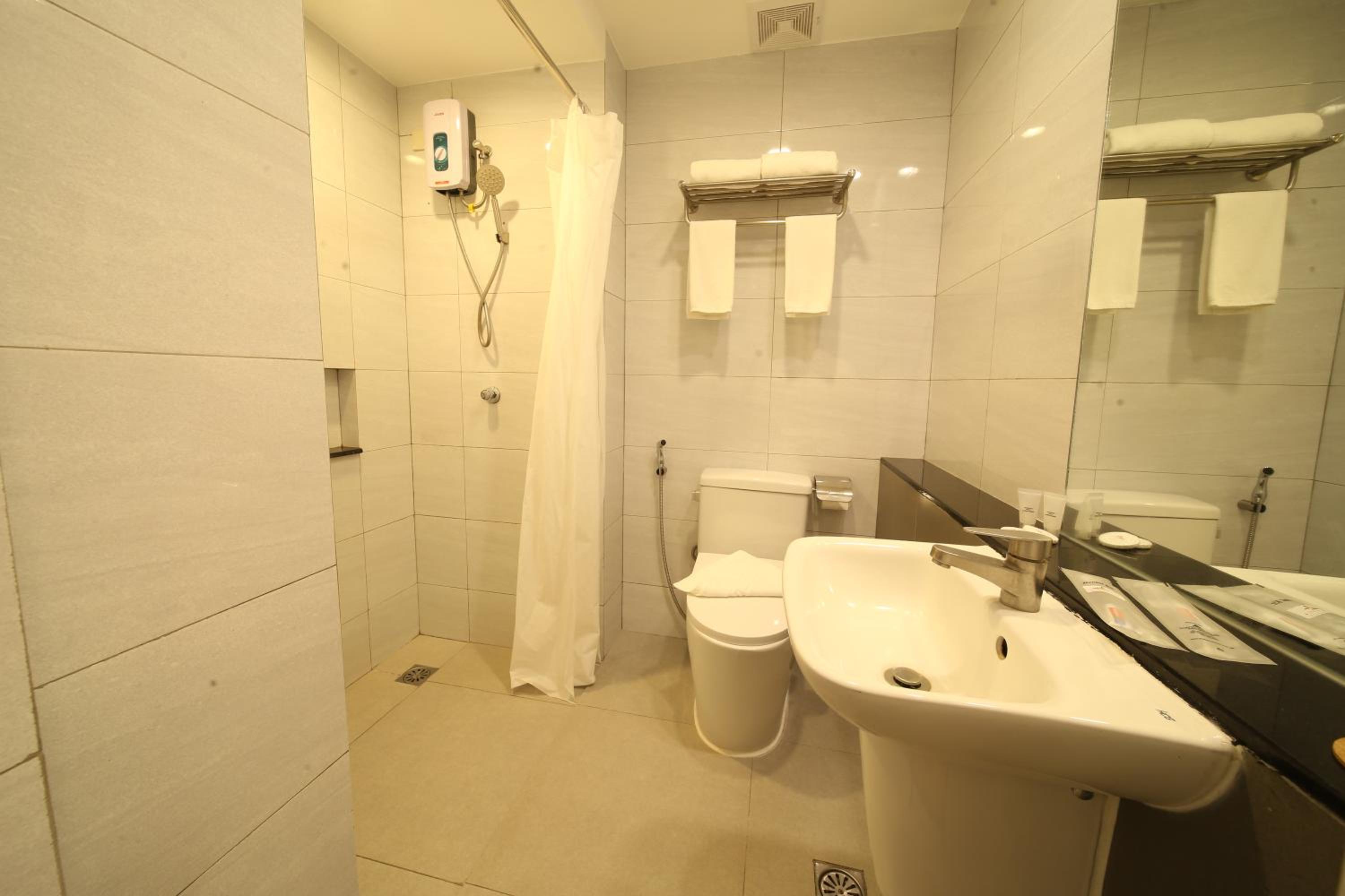 Deluxe Twin Room - Photo 3