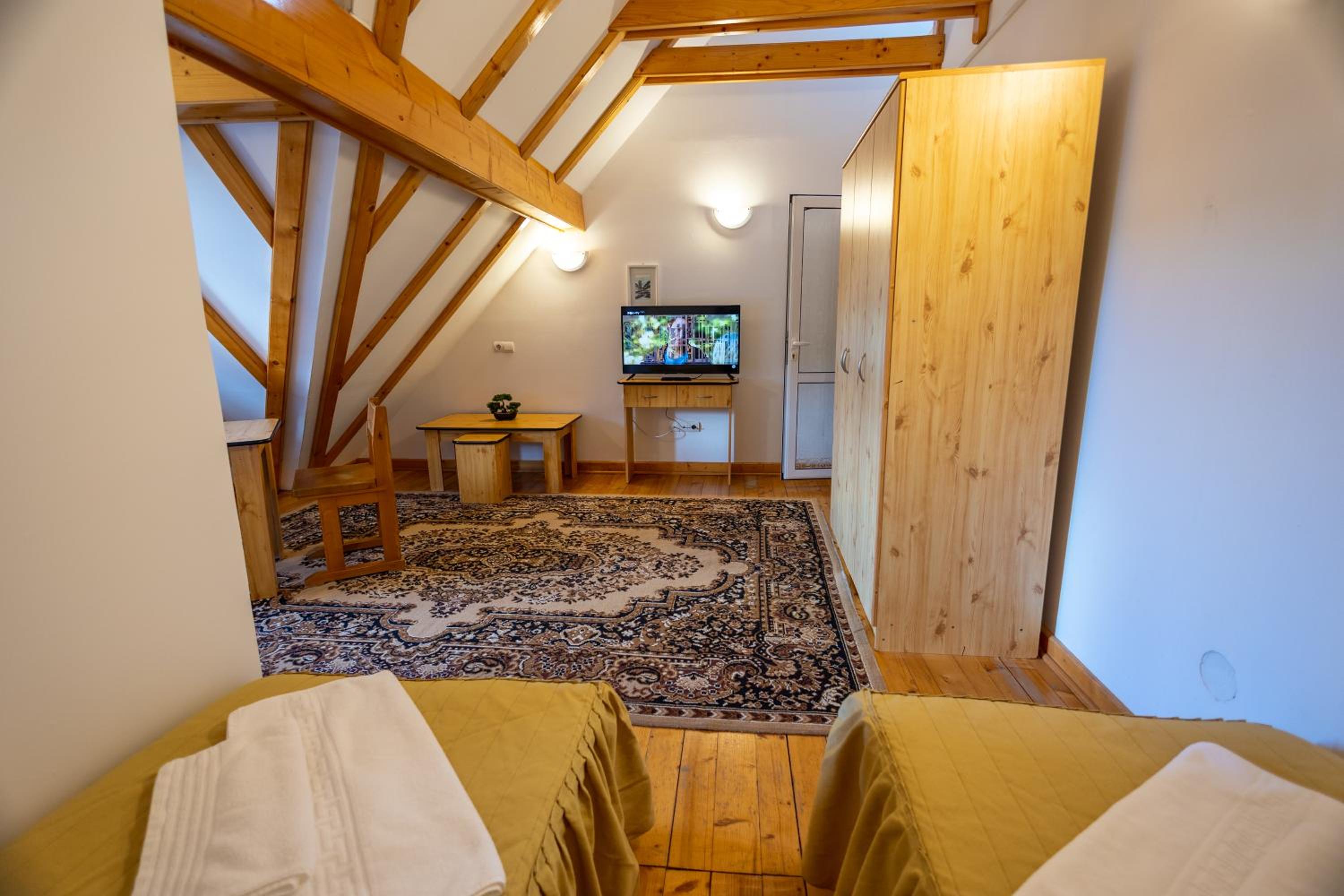 Apartment - Split Level - Photo 3