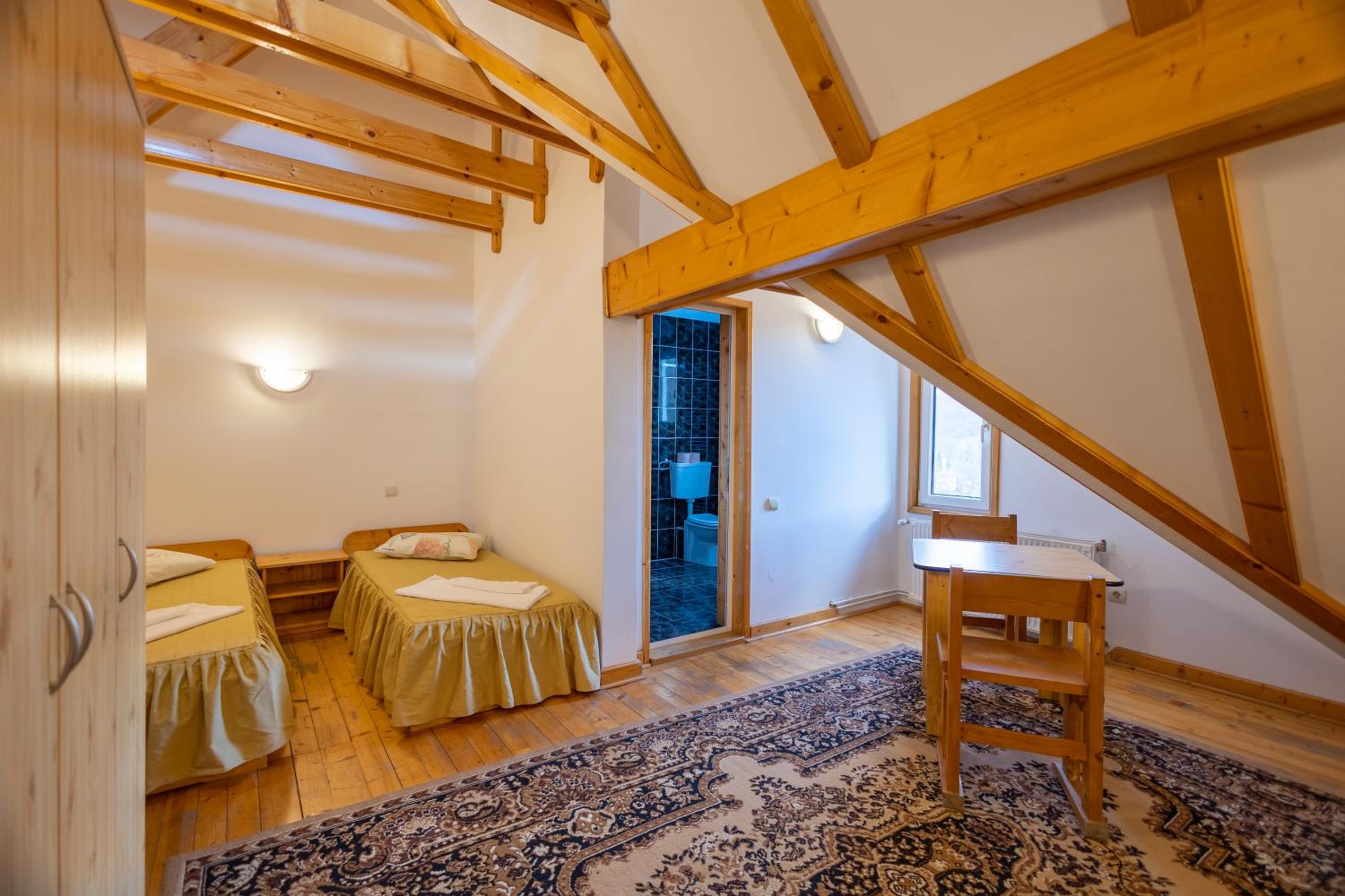 Apartment - Split Level - Photo 9
