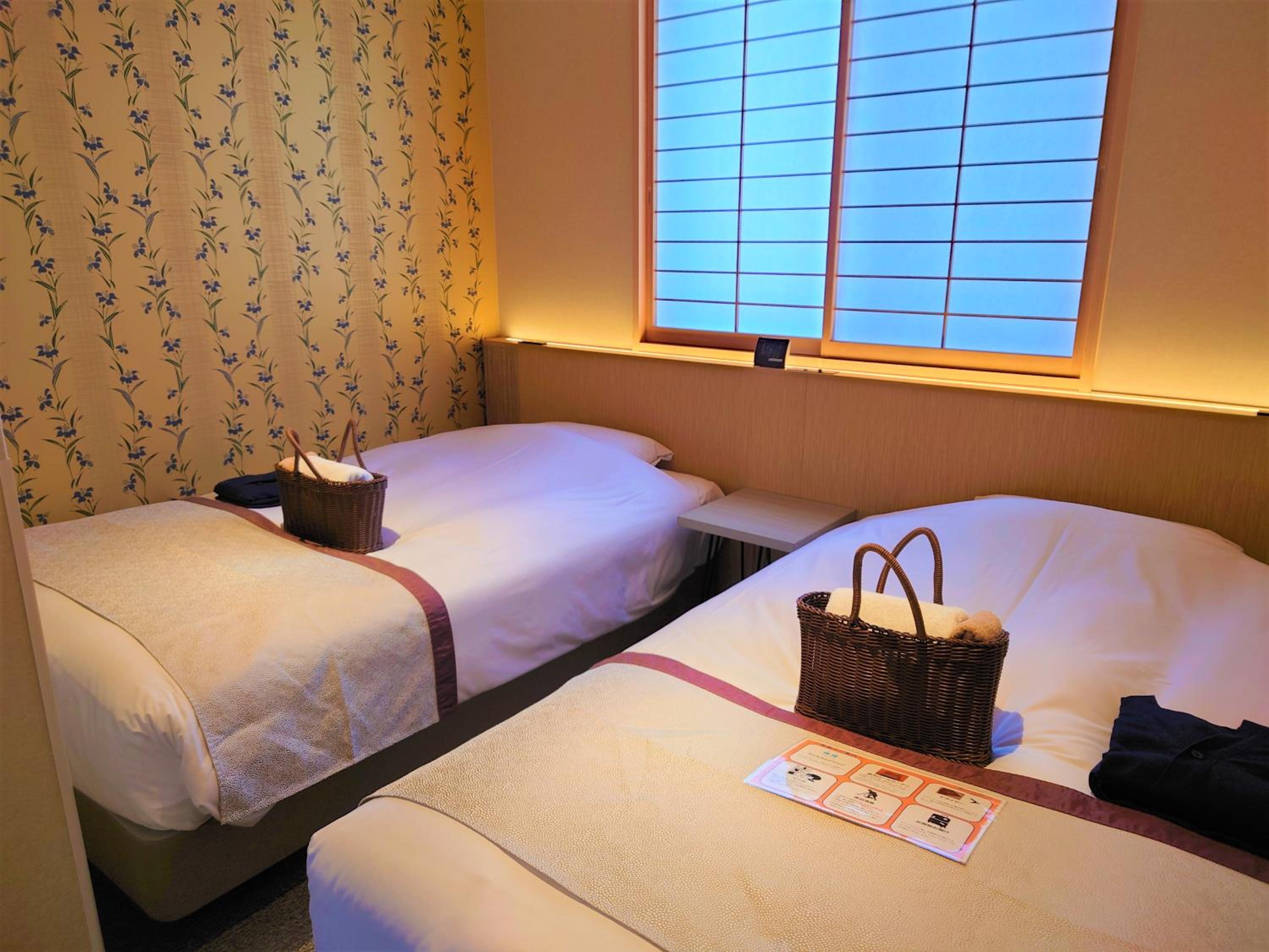 Economy Twin Room - Photo 3
