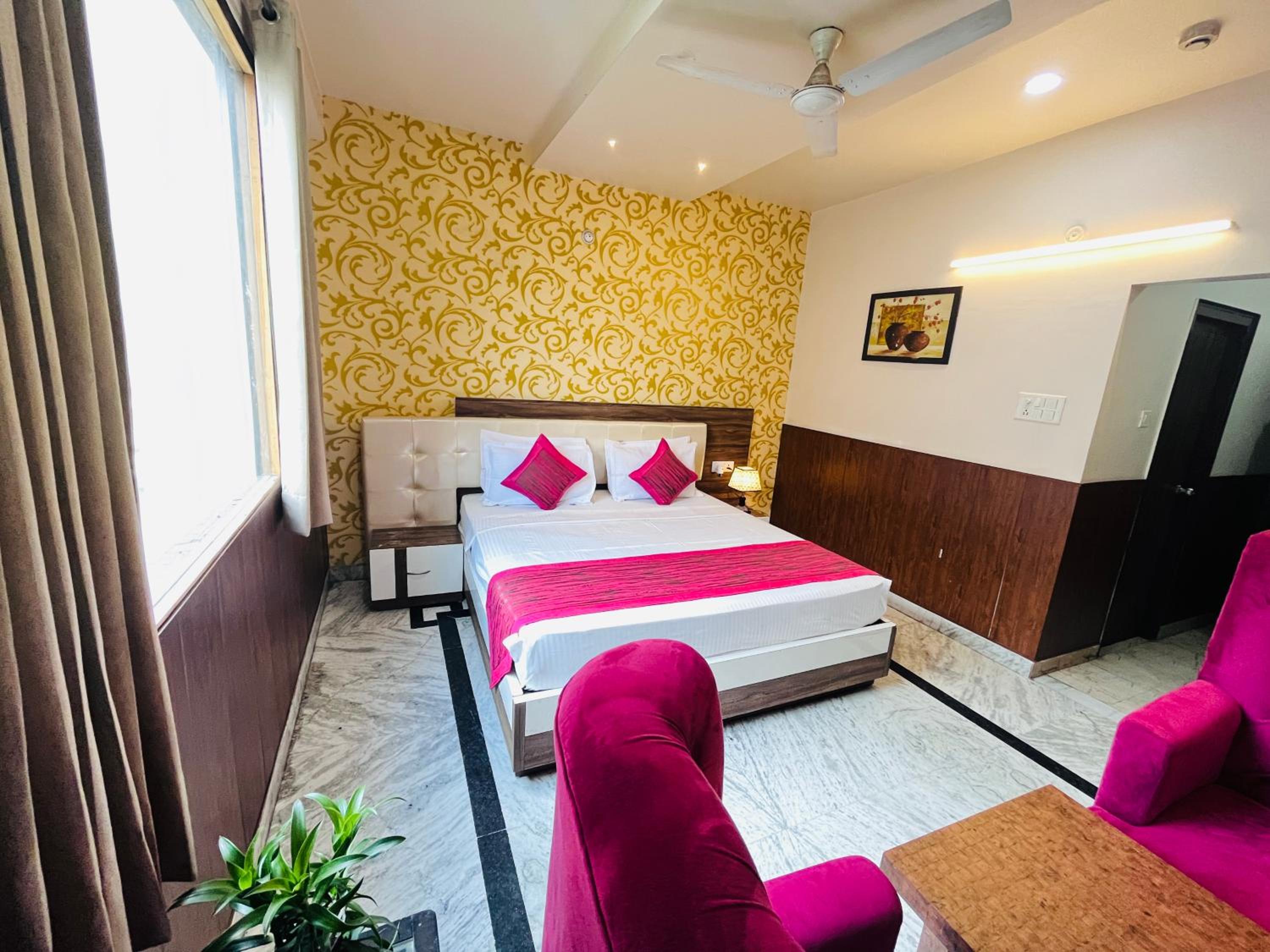 Deluxe King Room photo 3