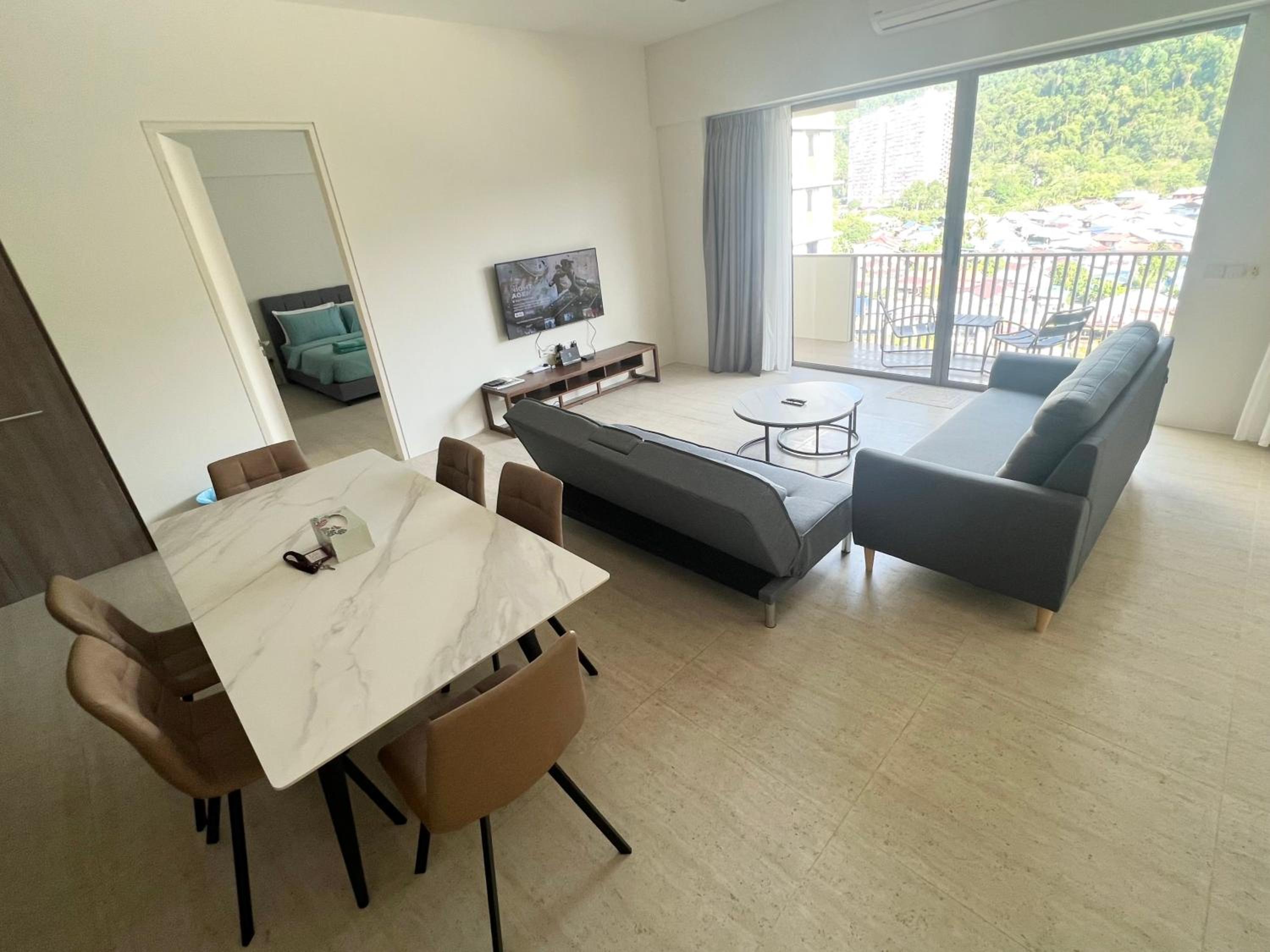 Two-Bedroom Deluxe Apartment with Balcony