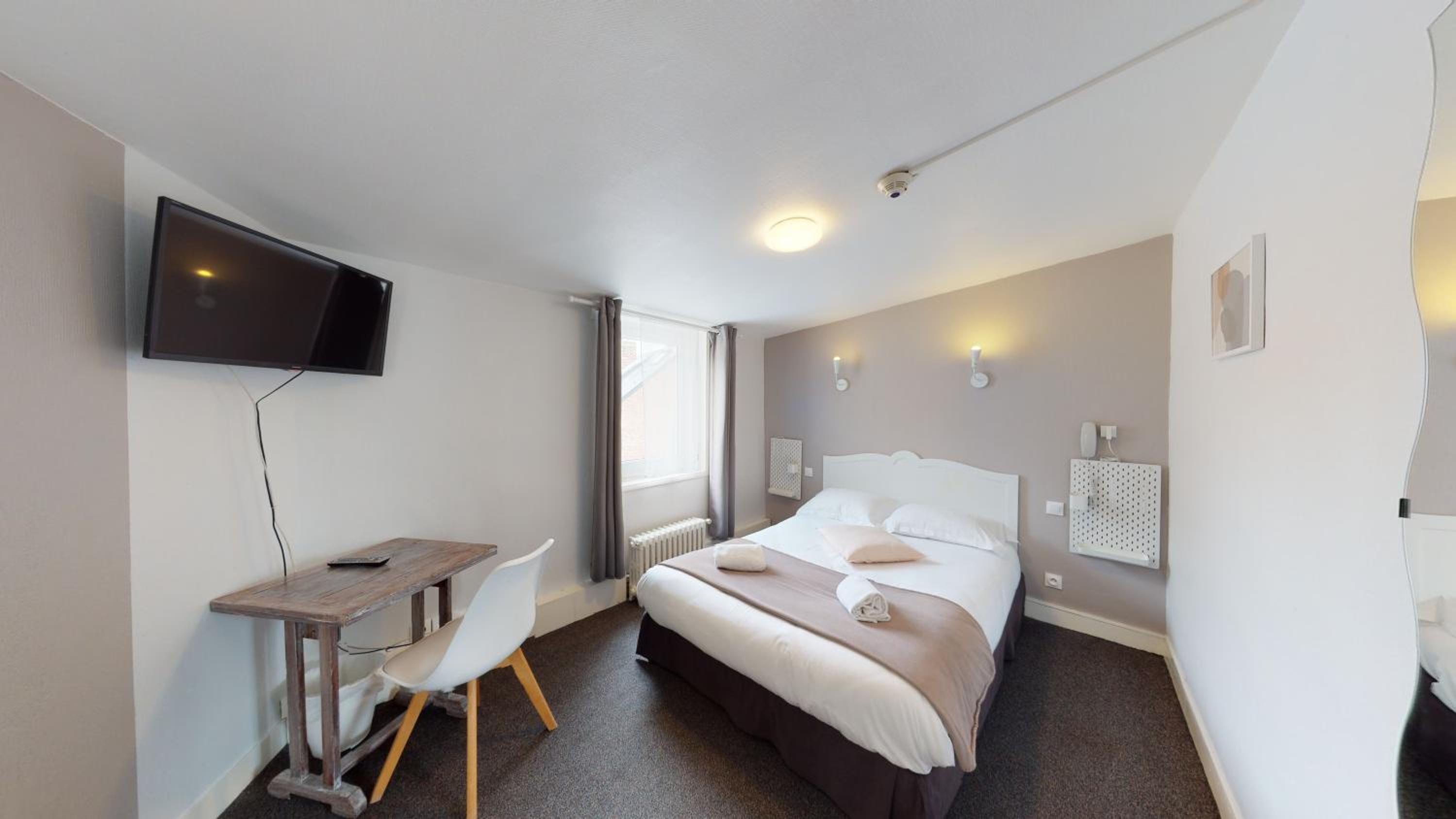 Double Room - Photo 10