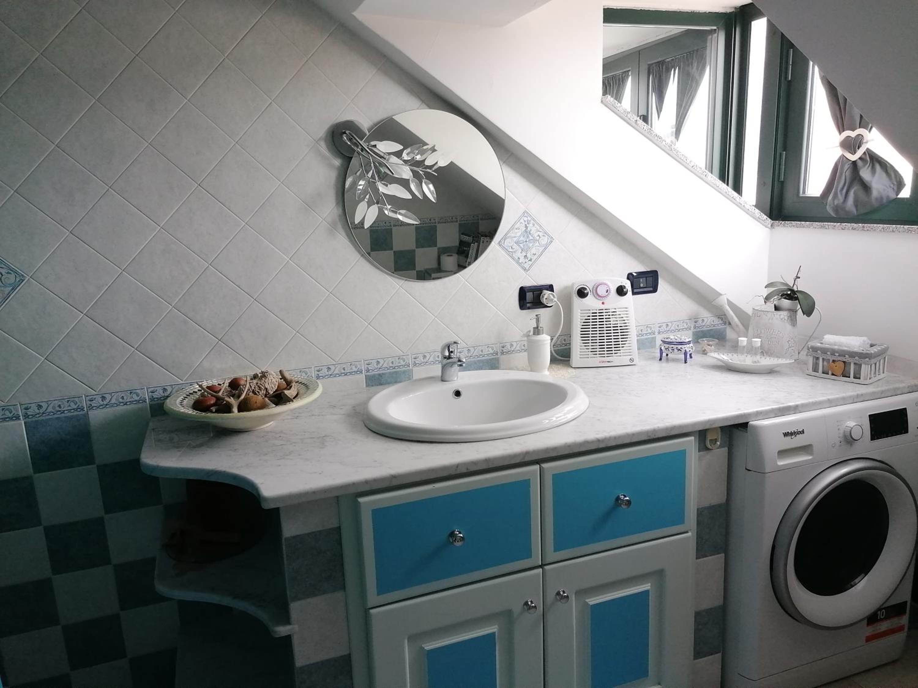 Double Room with Private Bathroom - Photo 9