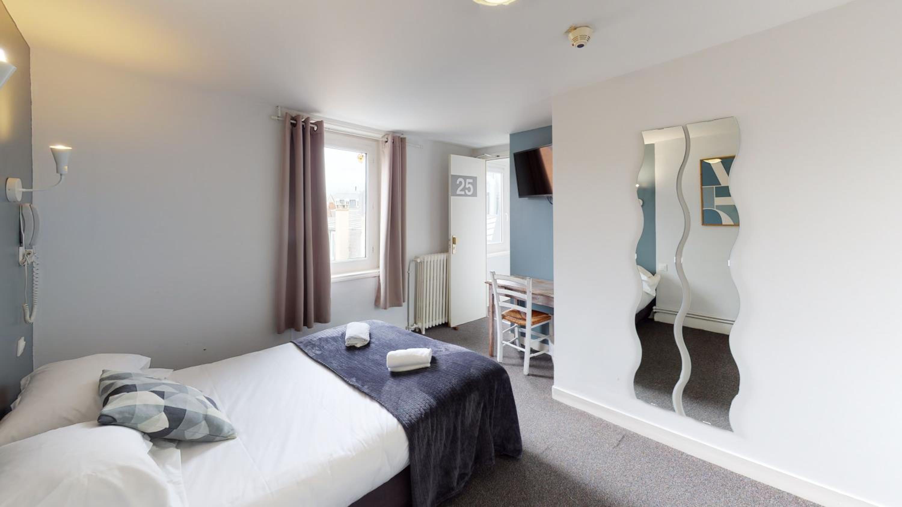 Double Room - Photo 11