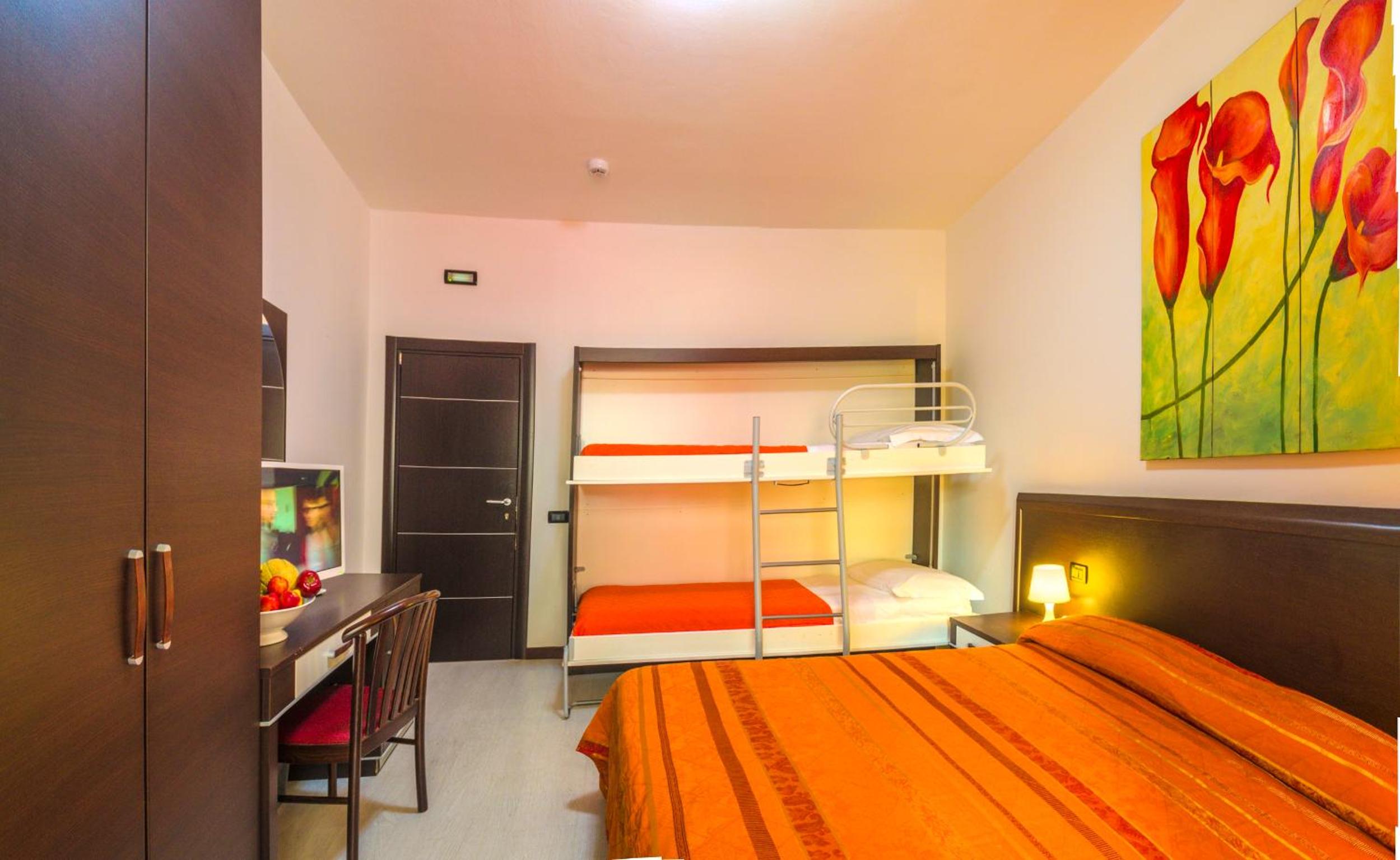 Family Room (2 Adults + 2 Children)