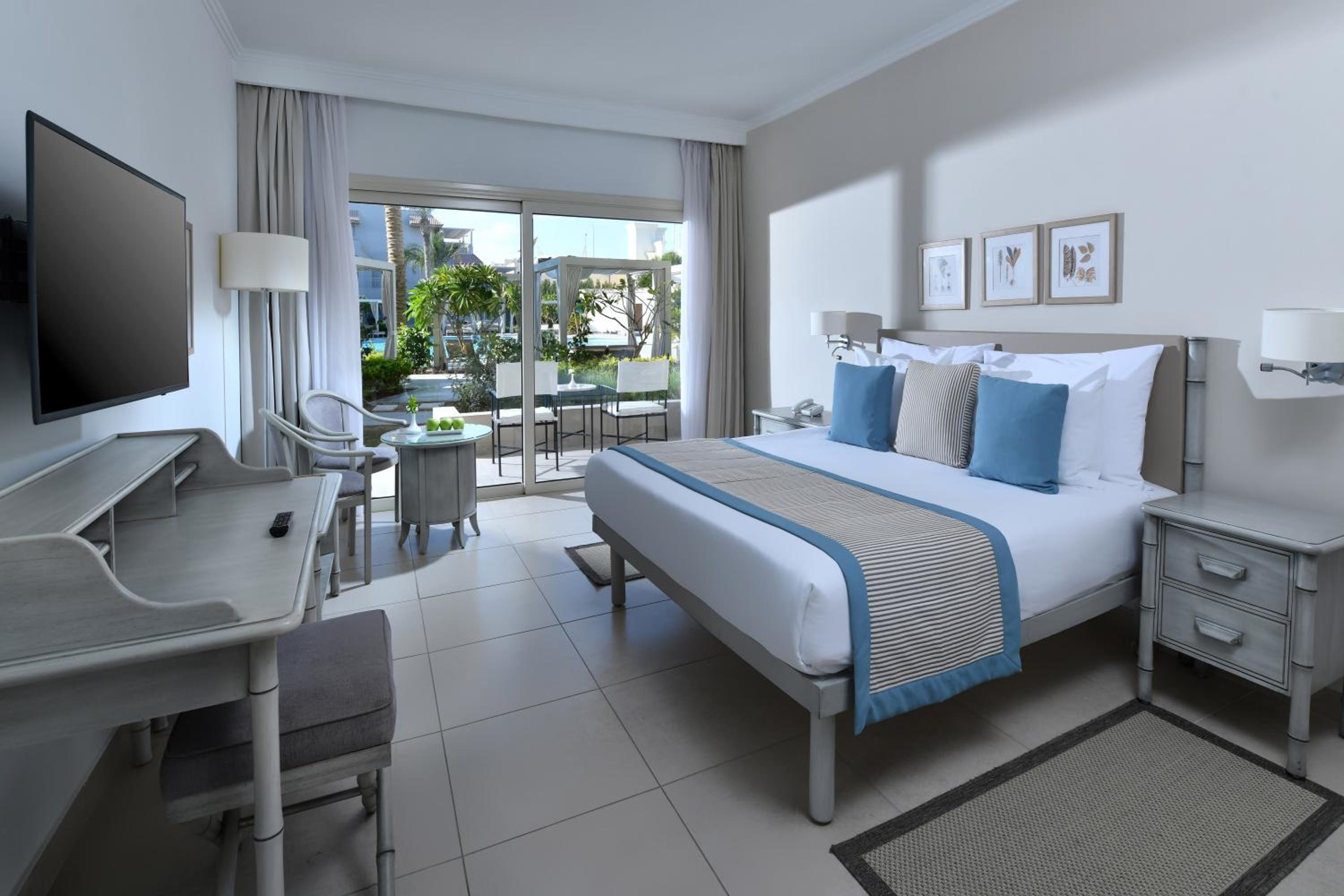 Superior, Queen or Twin Bed, Pool View