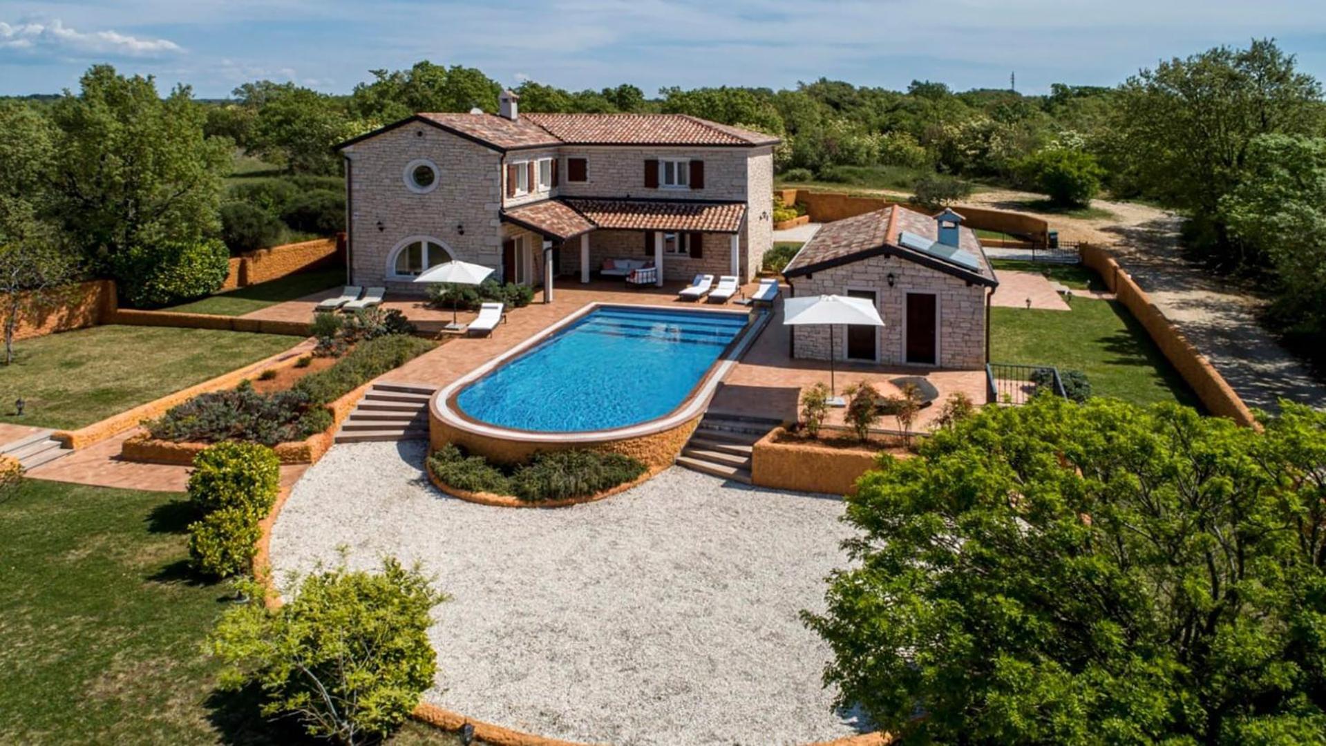 Villa photo 2