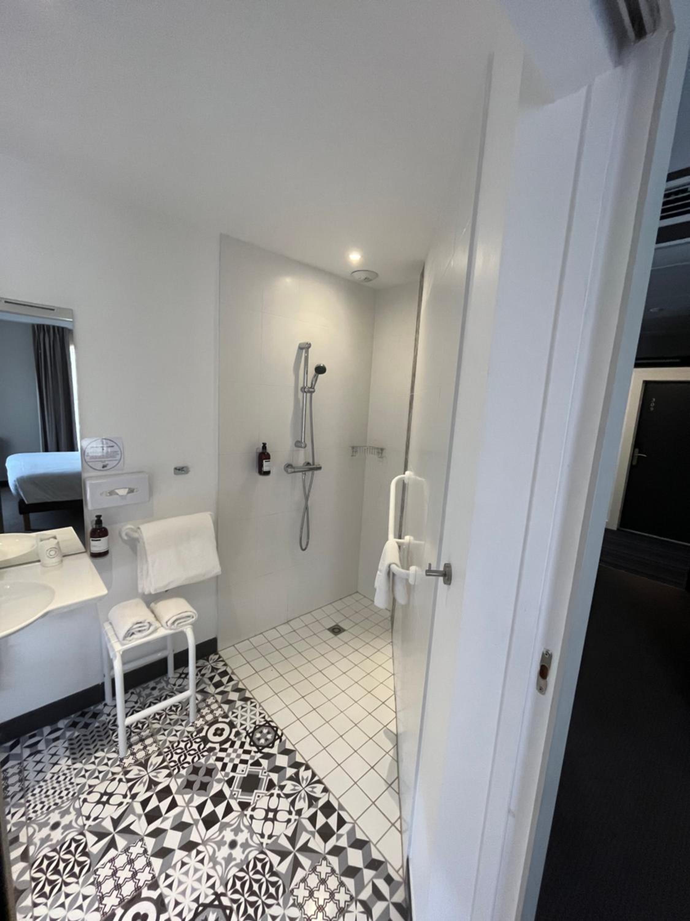 Double Room - Disability Access photo 2