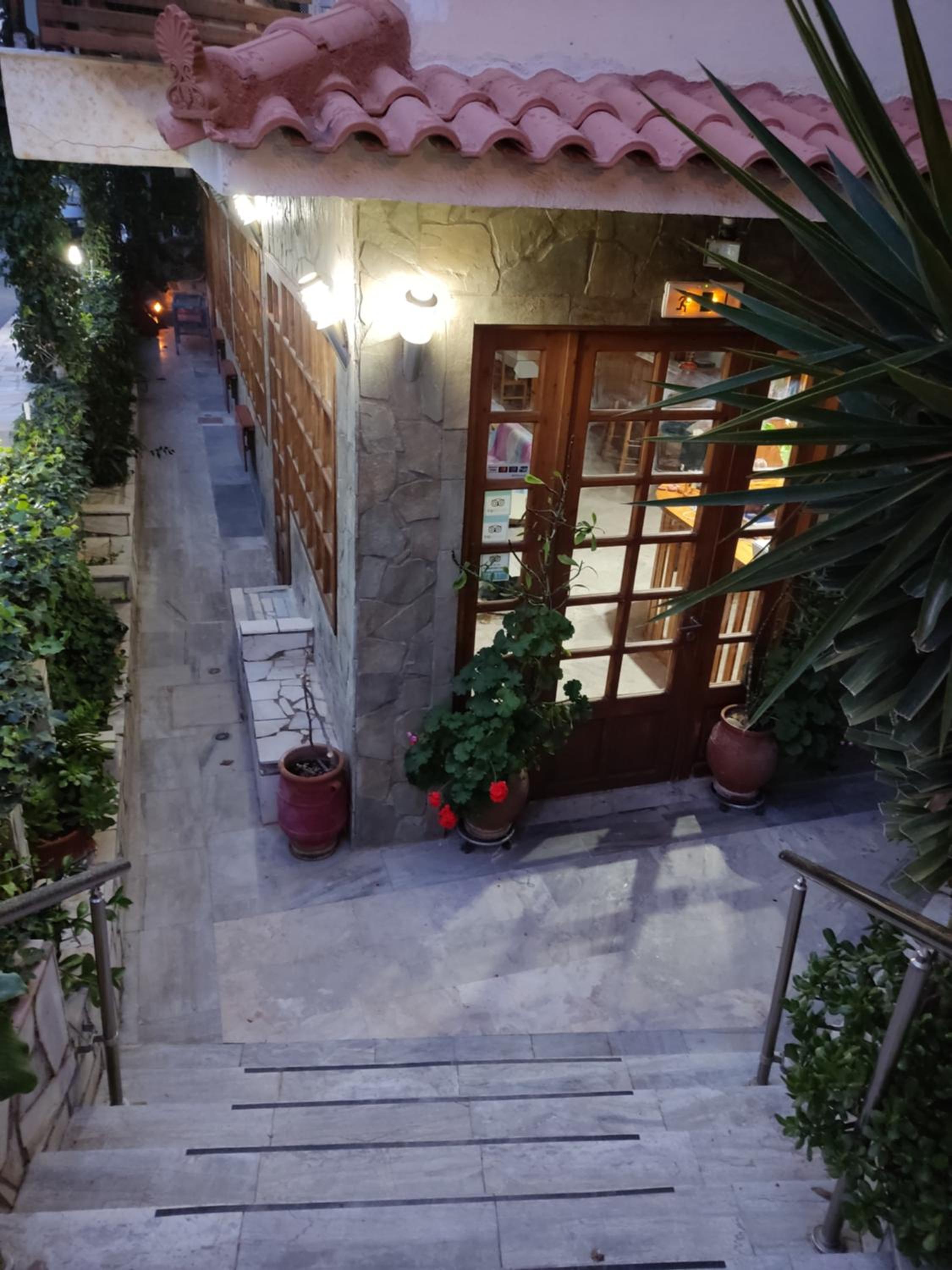Double or Twin Room with Balcony - Photo 11
