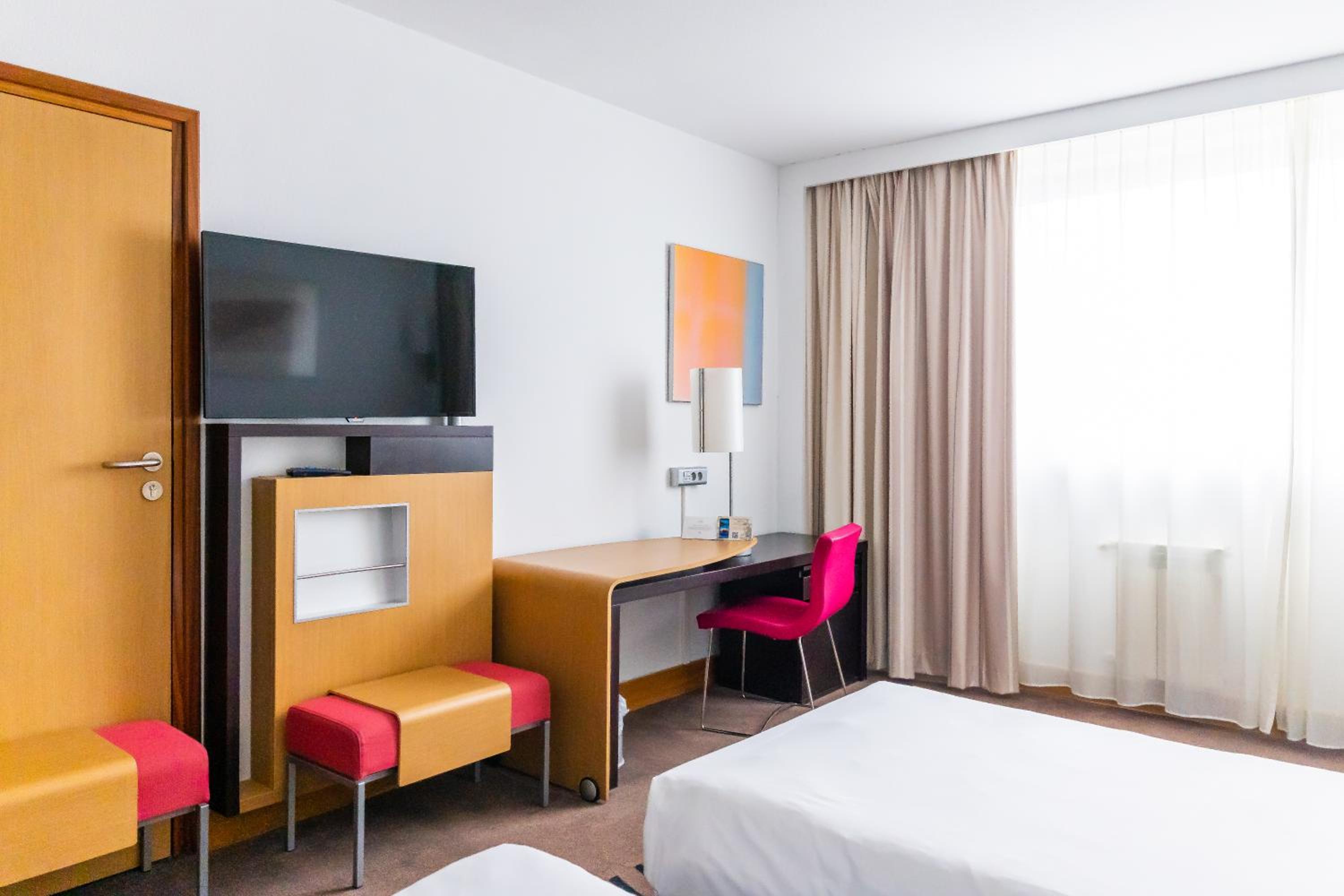 Superior Room with two single beds - Photo 11