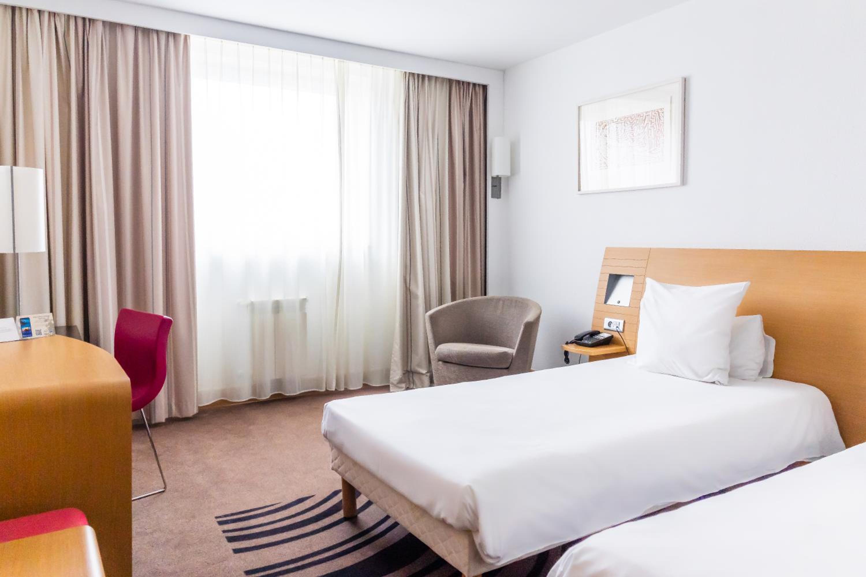 Superior Room with two single beds - Photo 10