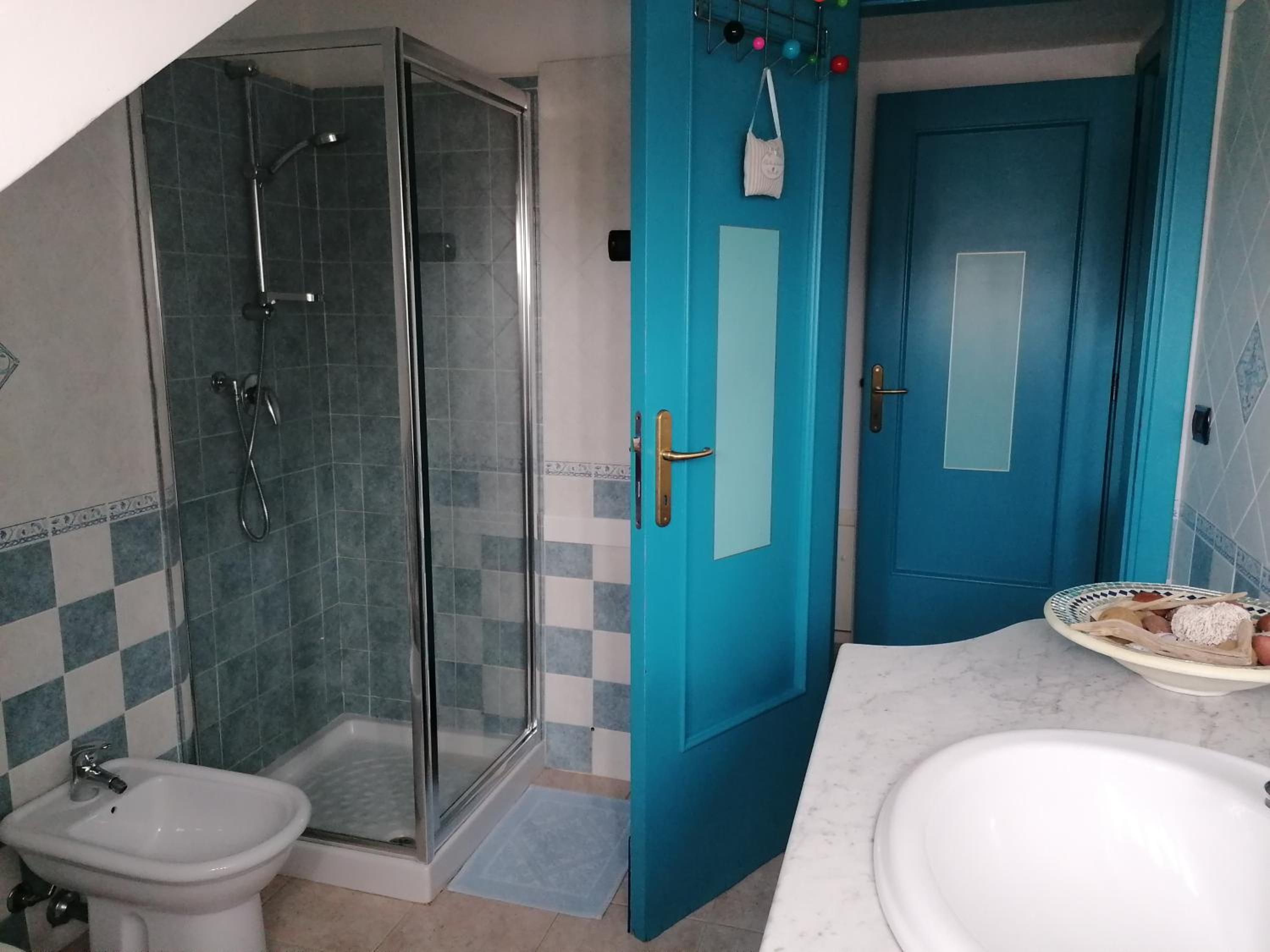Double Room with Private Bathroom - Photo 7