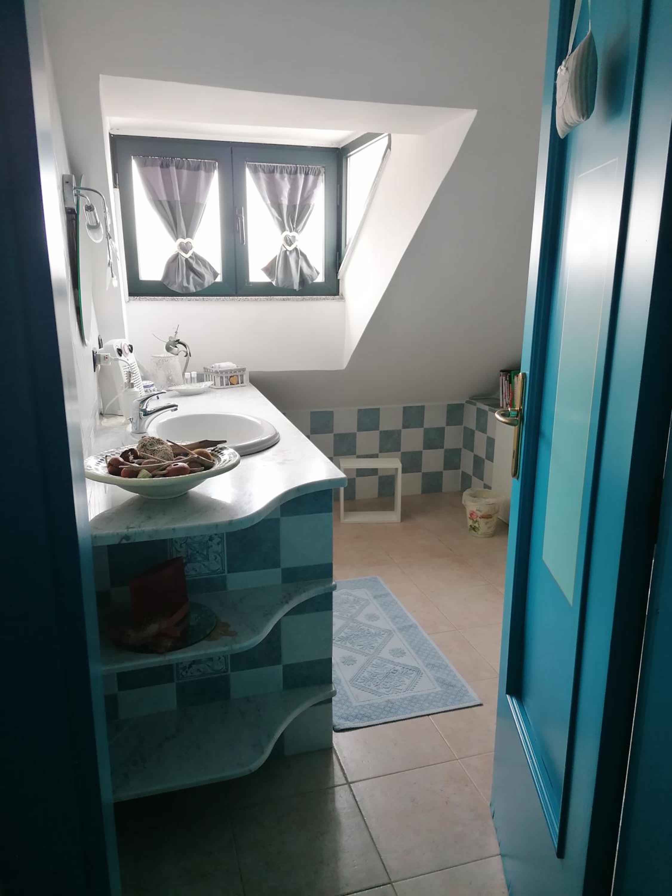 Double Room with Private Bathroom - Photo 6