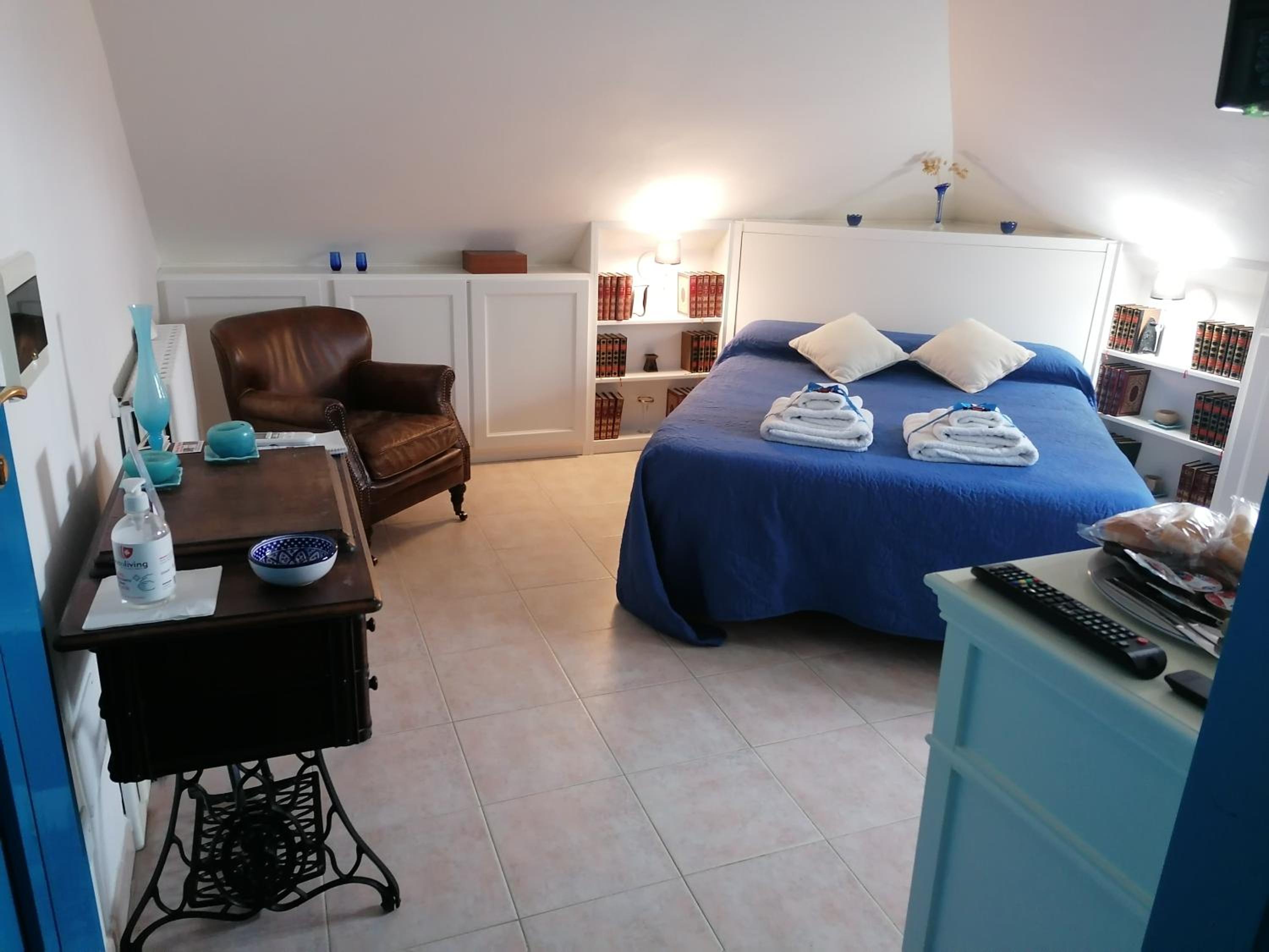 Double Room with Private Bathroom - Photo 4