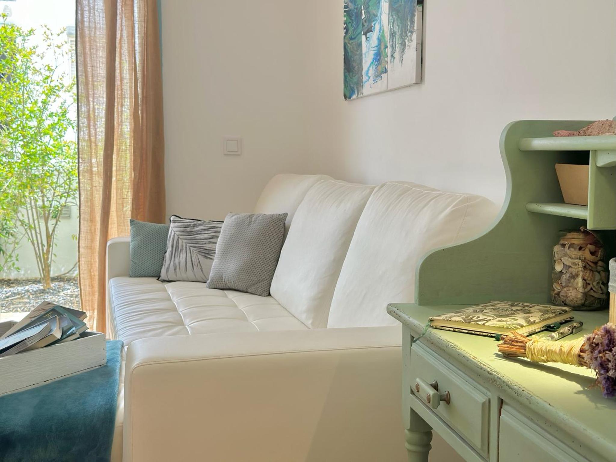 One-Bedroom Apartment photo 1