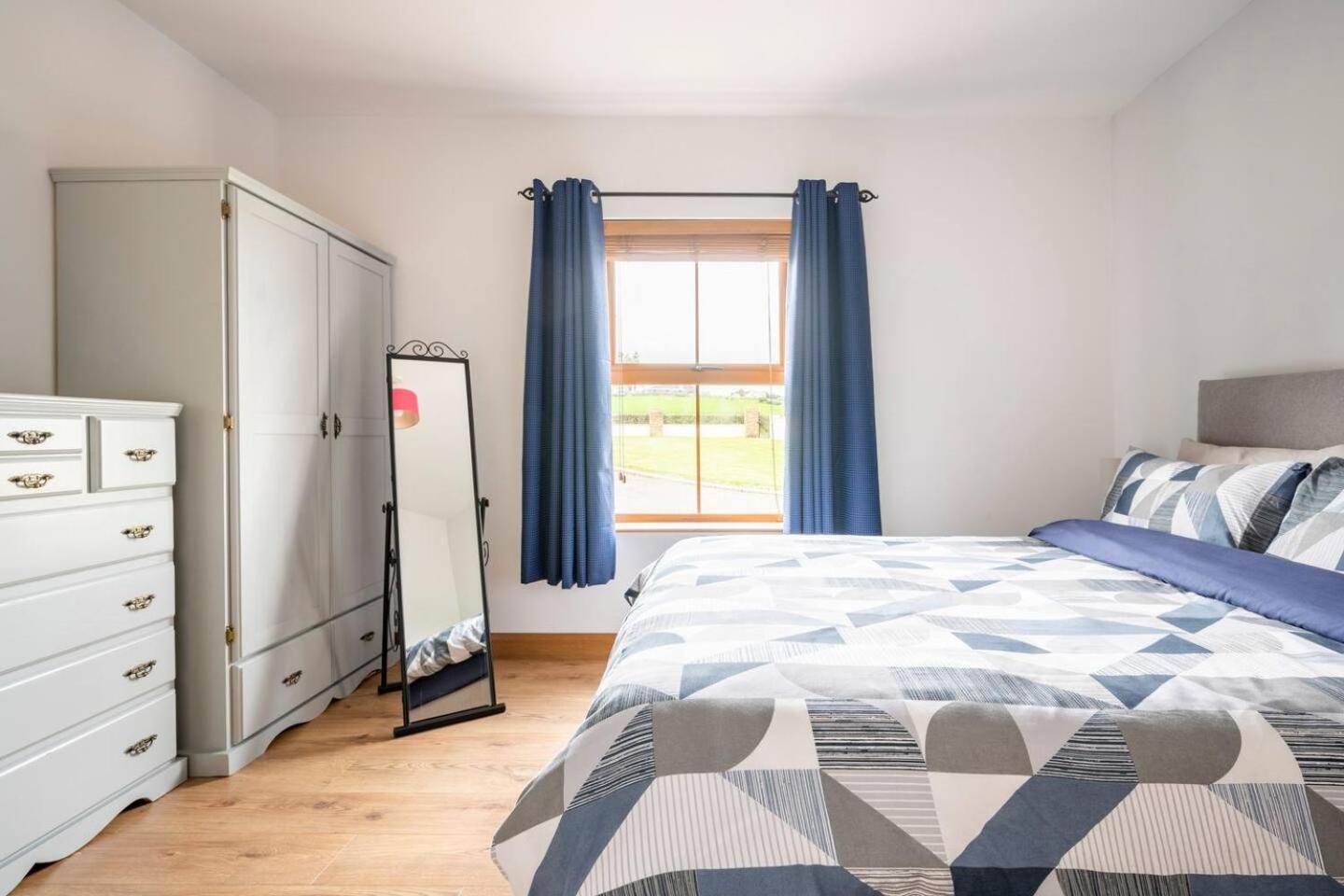 Four-Bedroom House photo 1
