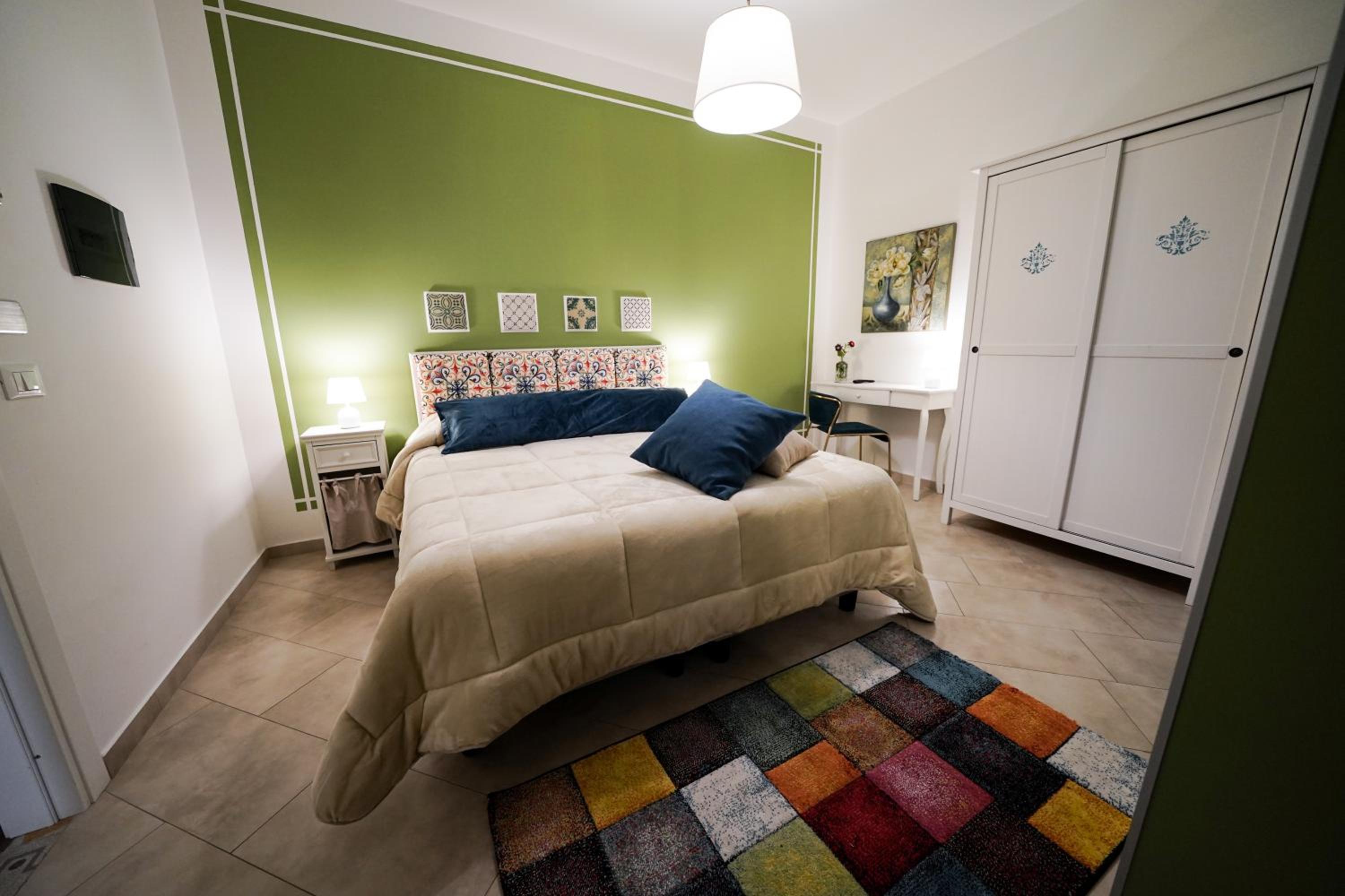 Standard Double Room - Photo 11