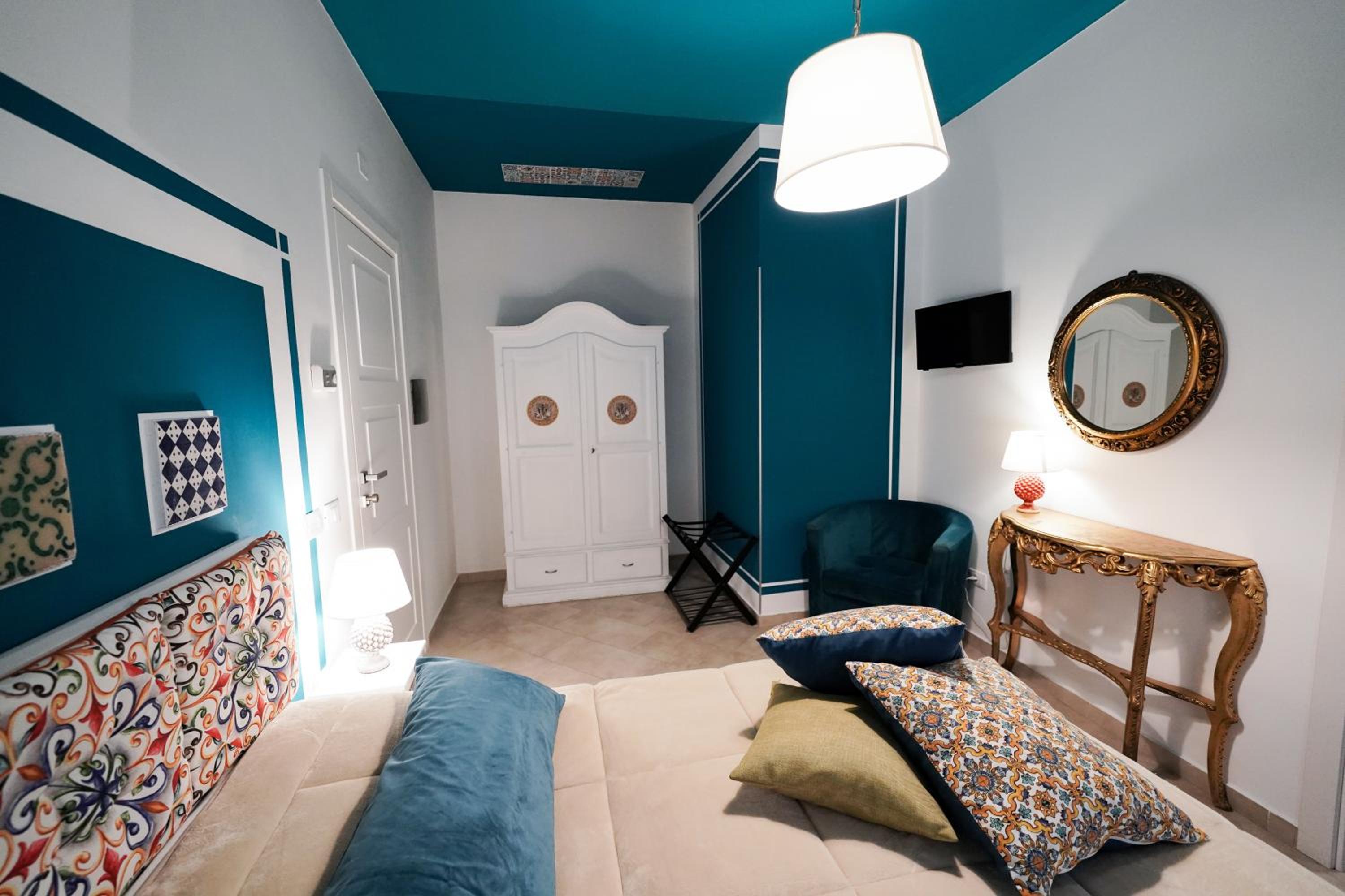 Standard Double Room - Photo 2