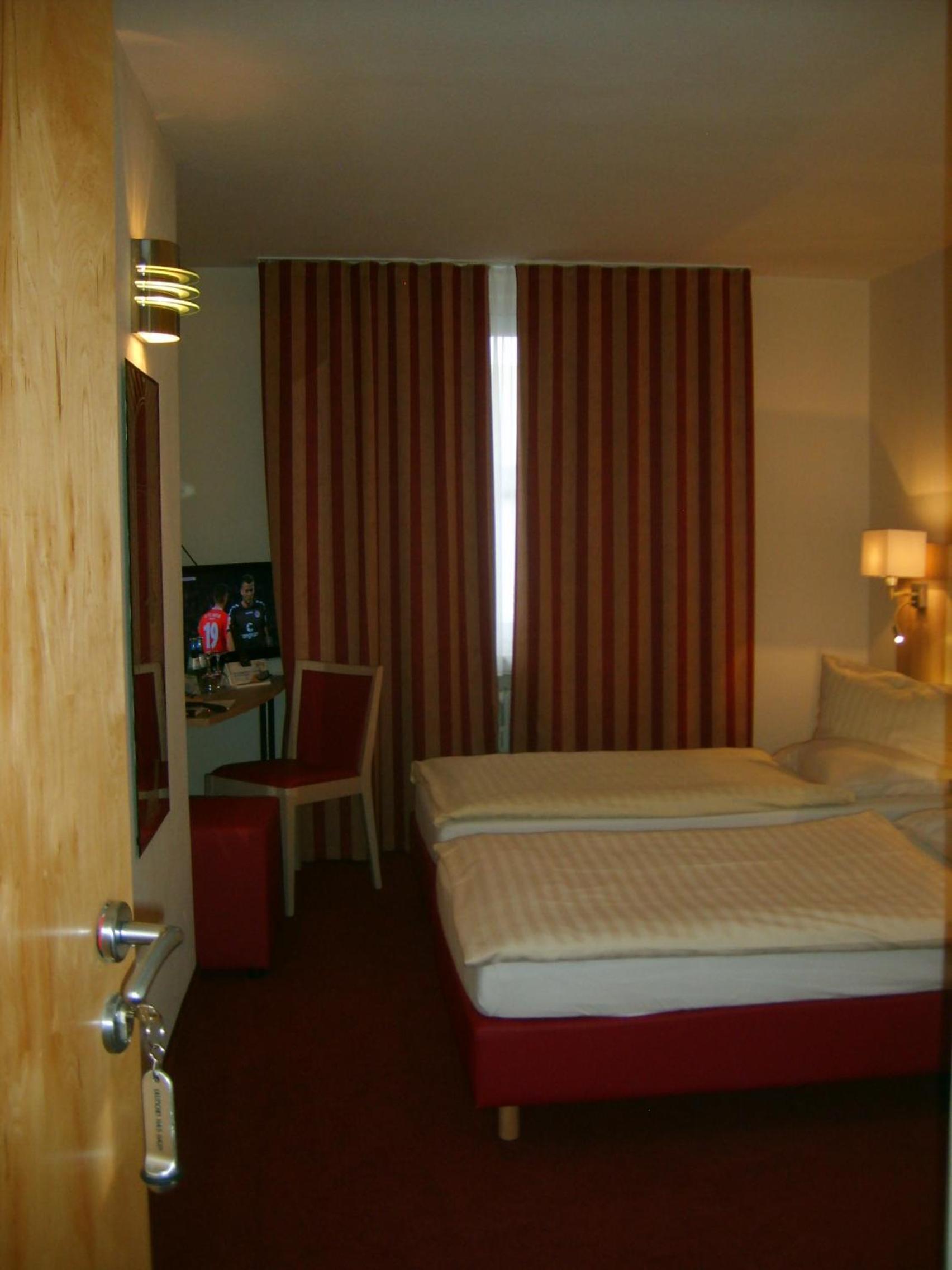 Standard Twin Room photo 2