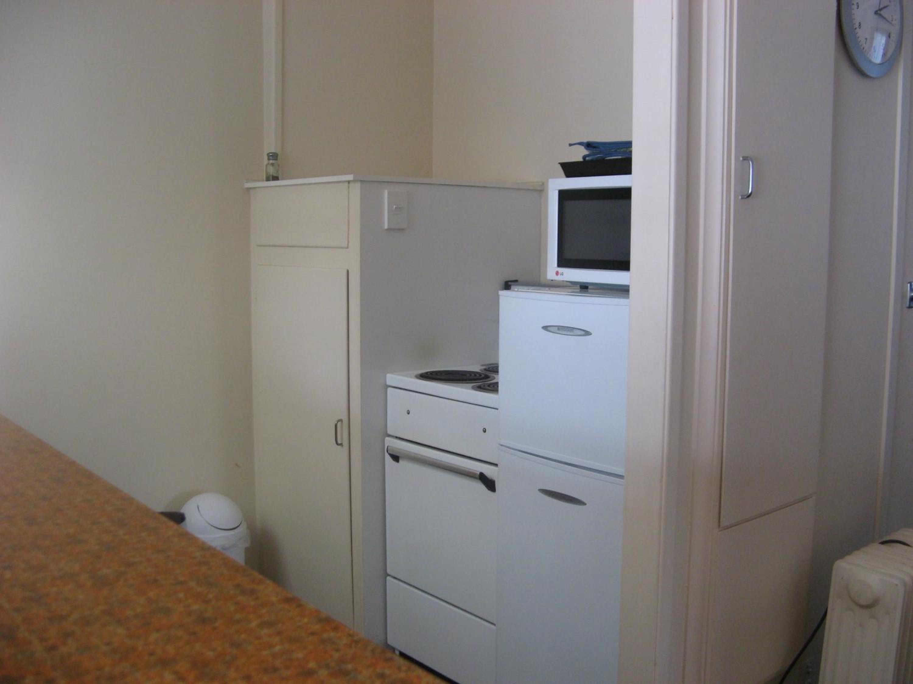 Family Room - Photo 18
