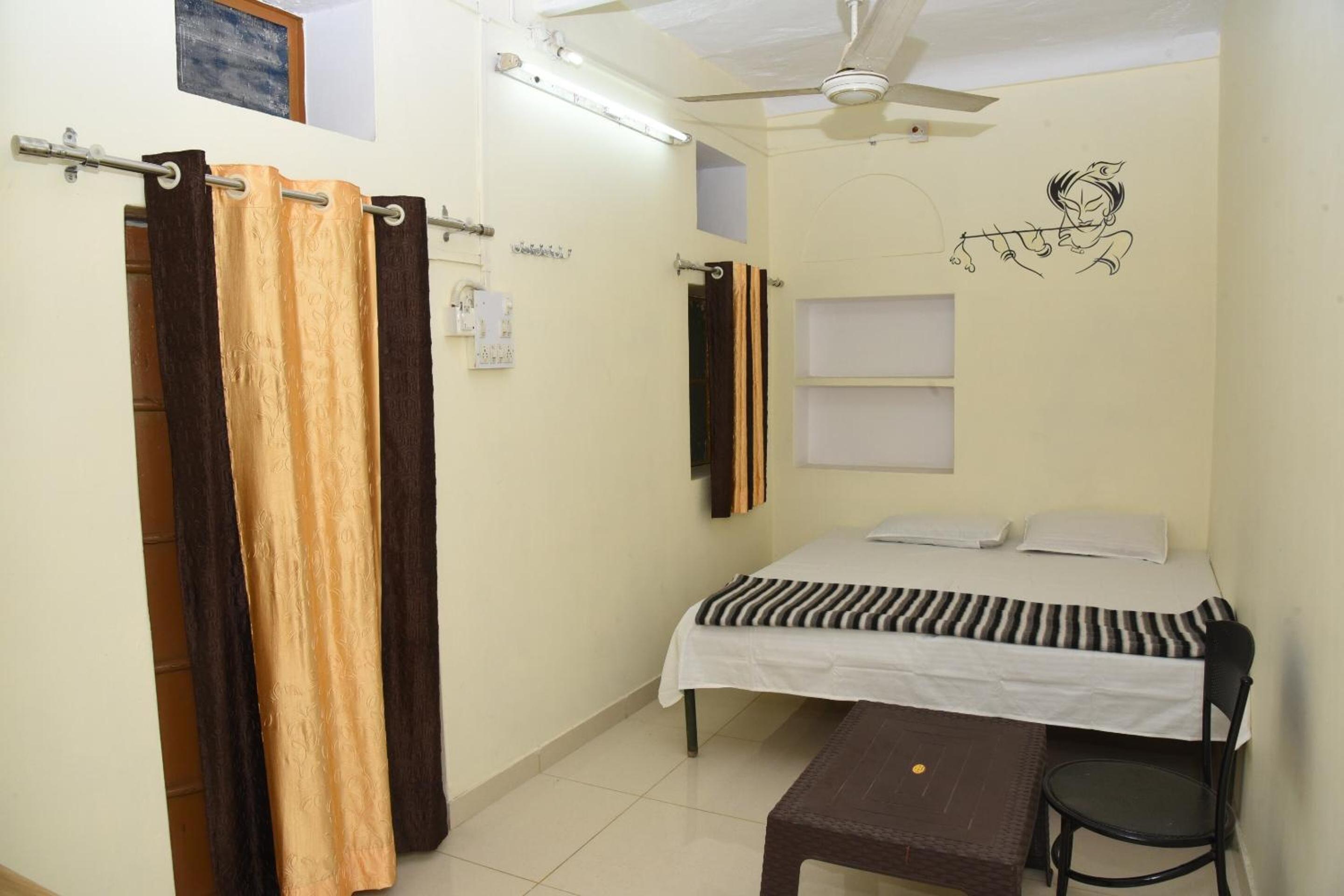 Budget Double Room - Photo 4
