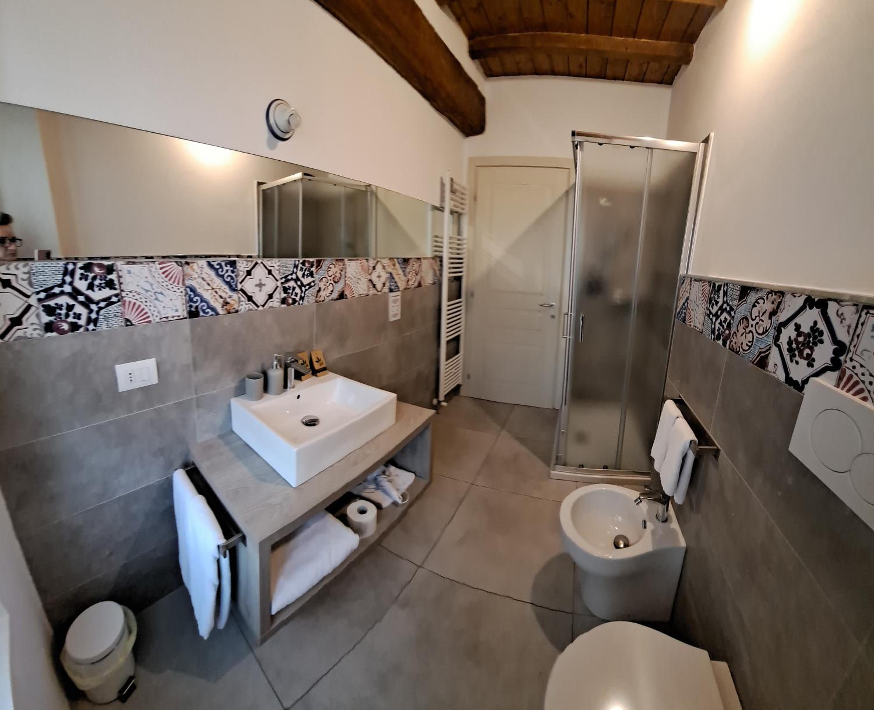 Large Double or Twin Room - Photo 6
