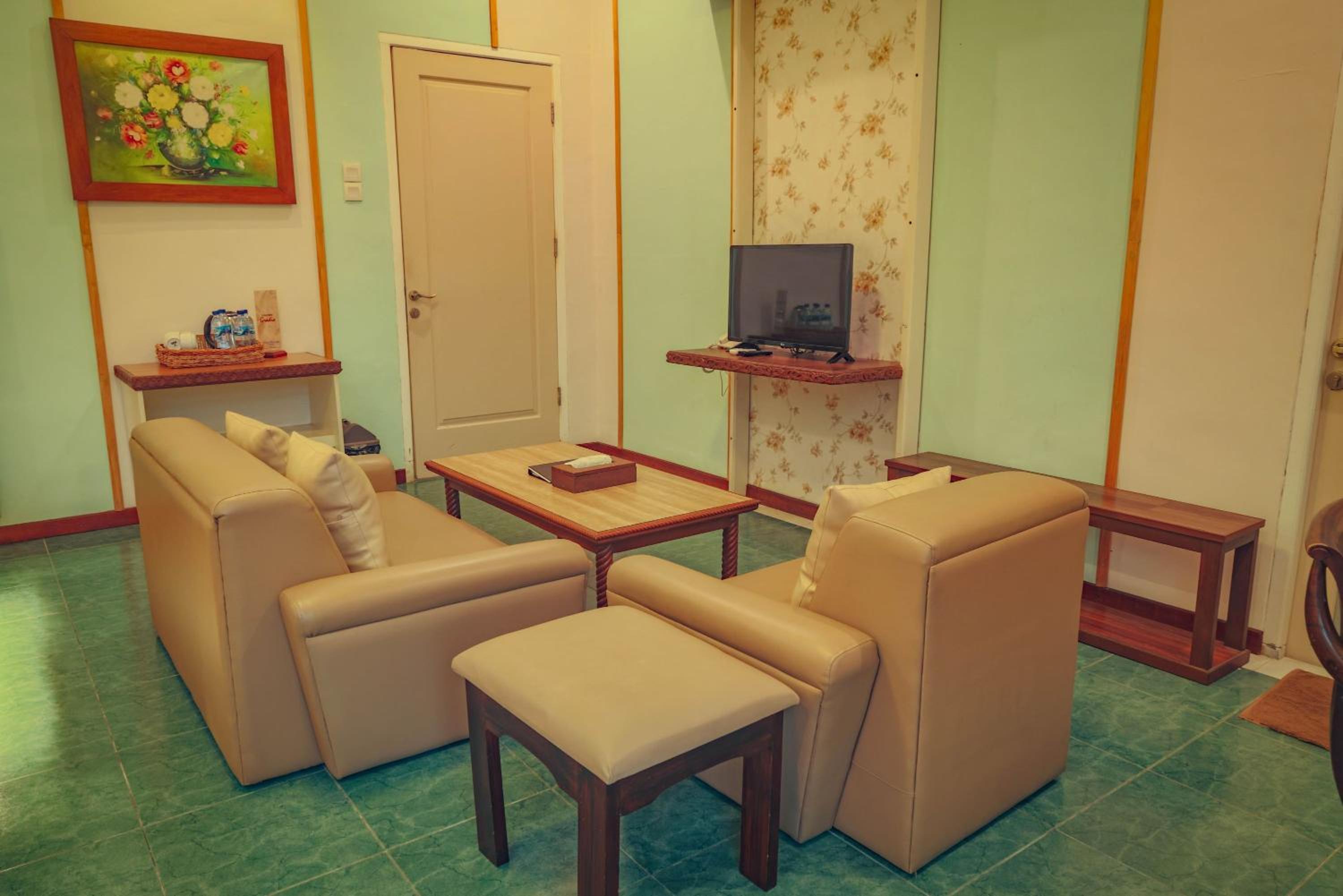 Deluxe Queen Room with Two Queen Beds photo 3