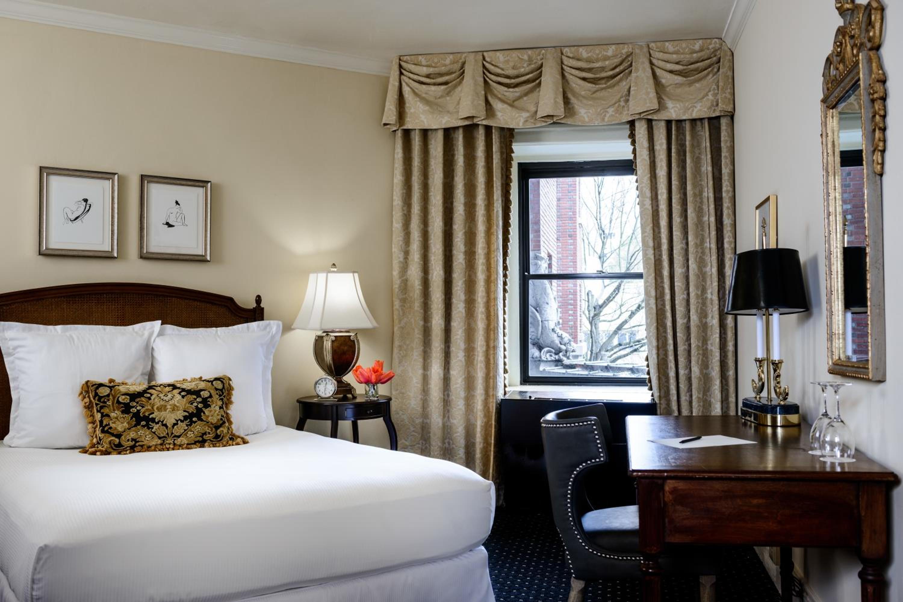 Classico Guestroom  - Photo 1