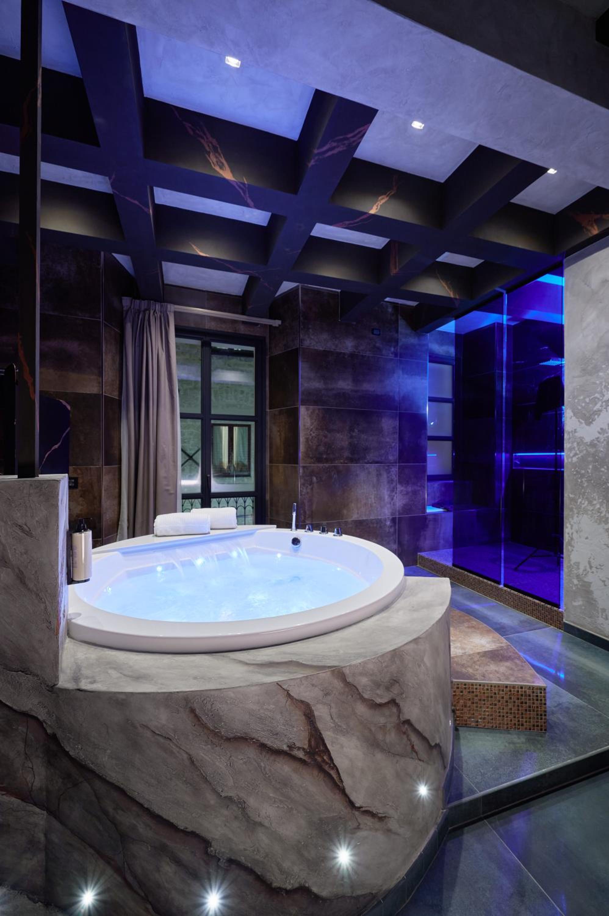 Queen Room with Spa Bath - Photo 4
