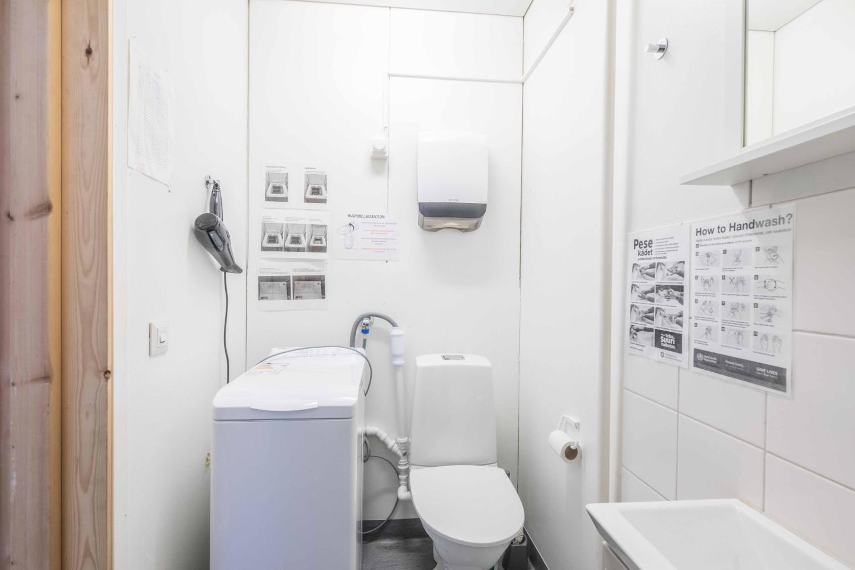 Single Room with Shared Shower and Toilet photo 2
