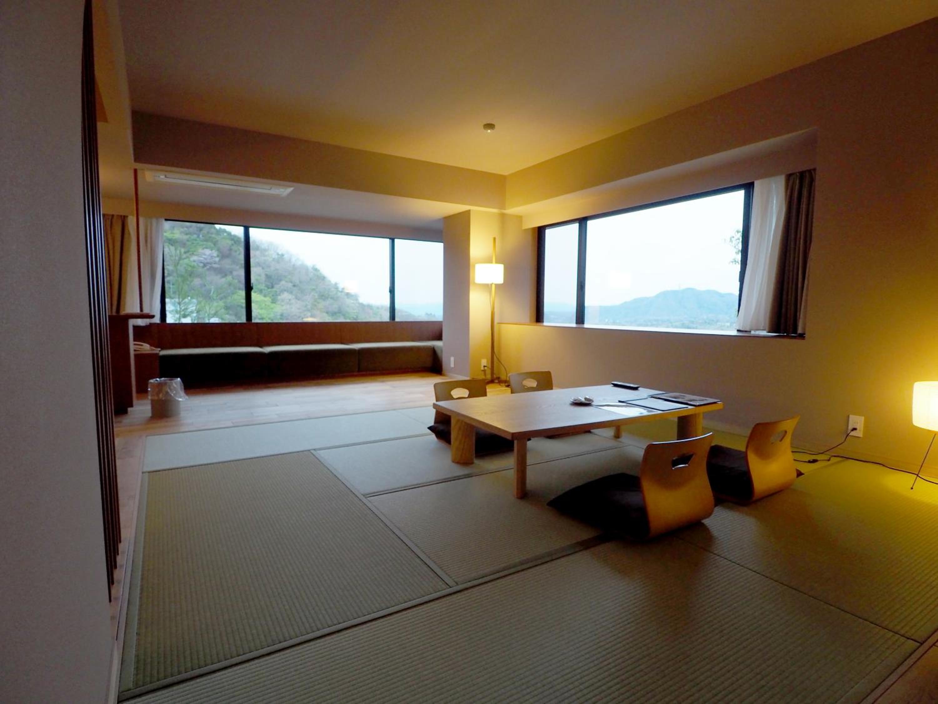 Deluxe Corner Western Room with Tatami, Shower and Mountain View, Non-Smoking - East Wing thumbnail 5