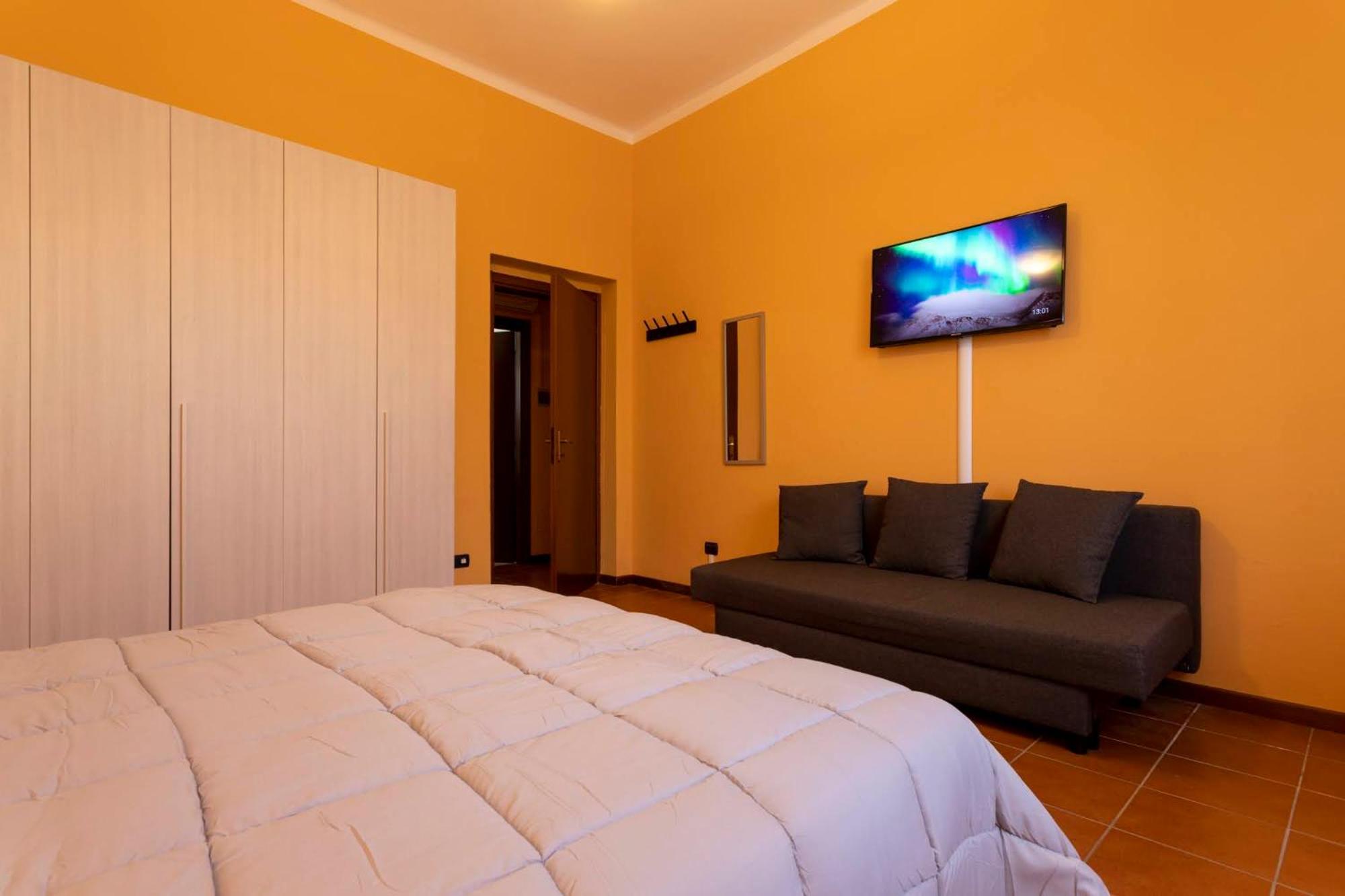 One-Bedroom Apartment photo 2