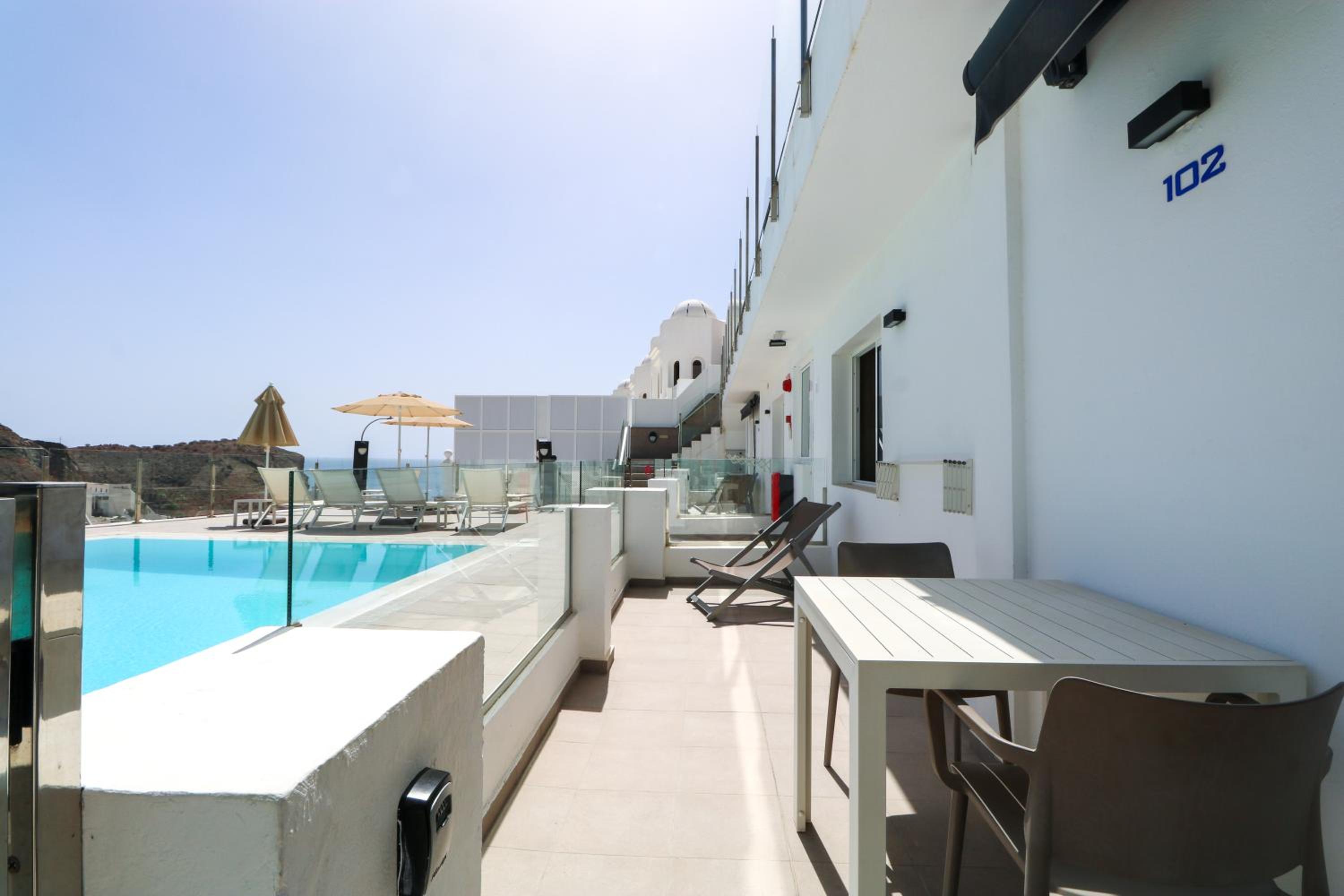 Apartment With Pool View  photo 3