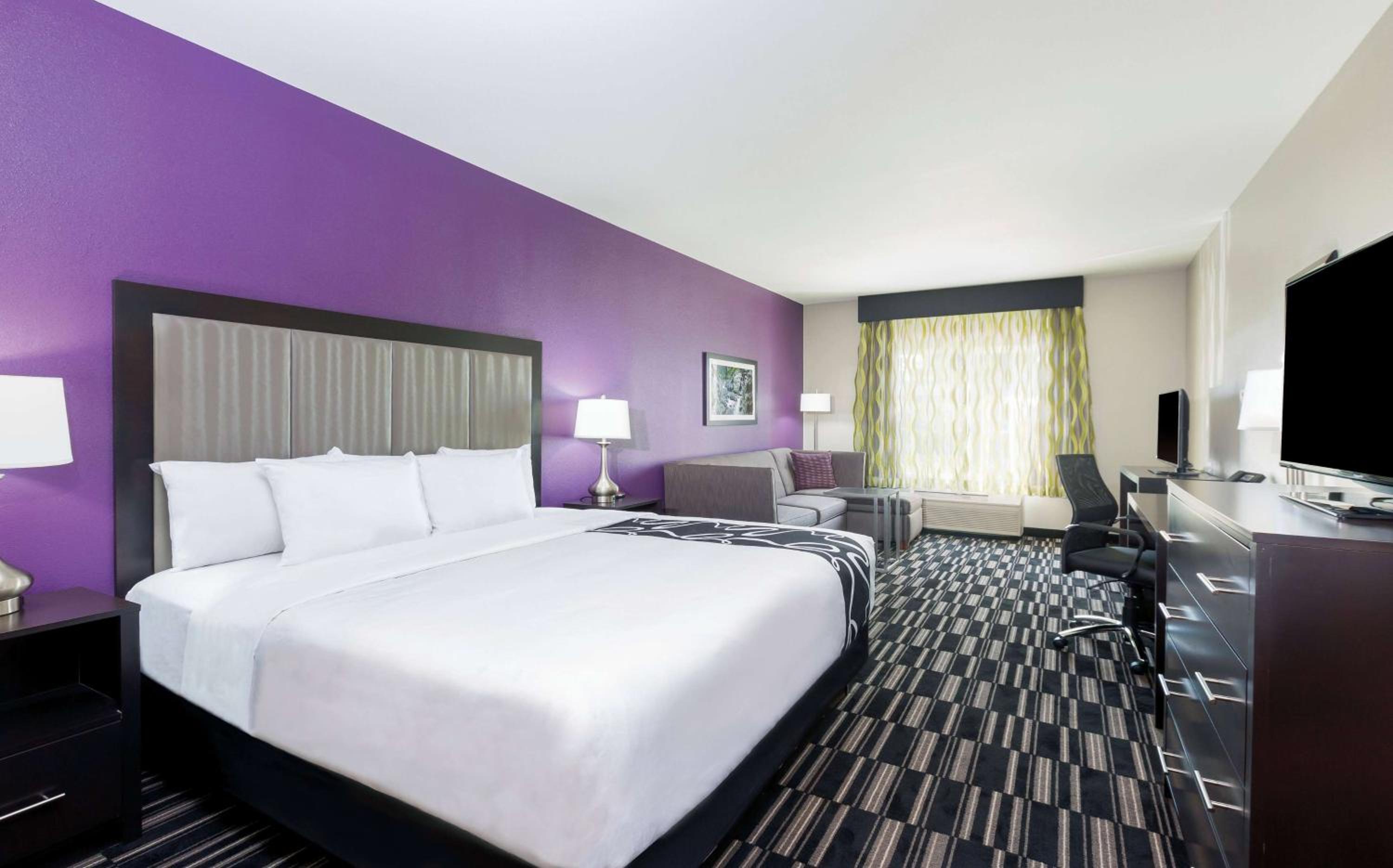Executive King Room - Non-Smoking - Photo 2