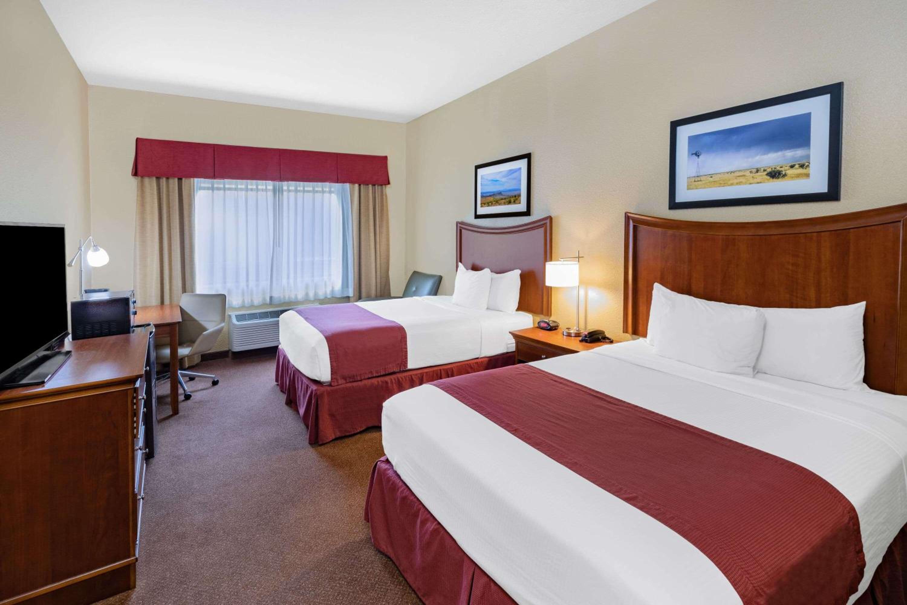 Queen Room with Two Queen Beds - Non-Smoking photo 1