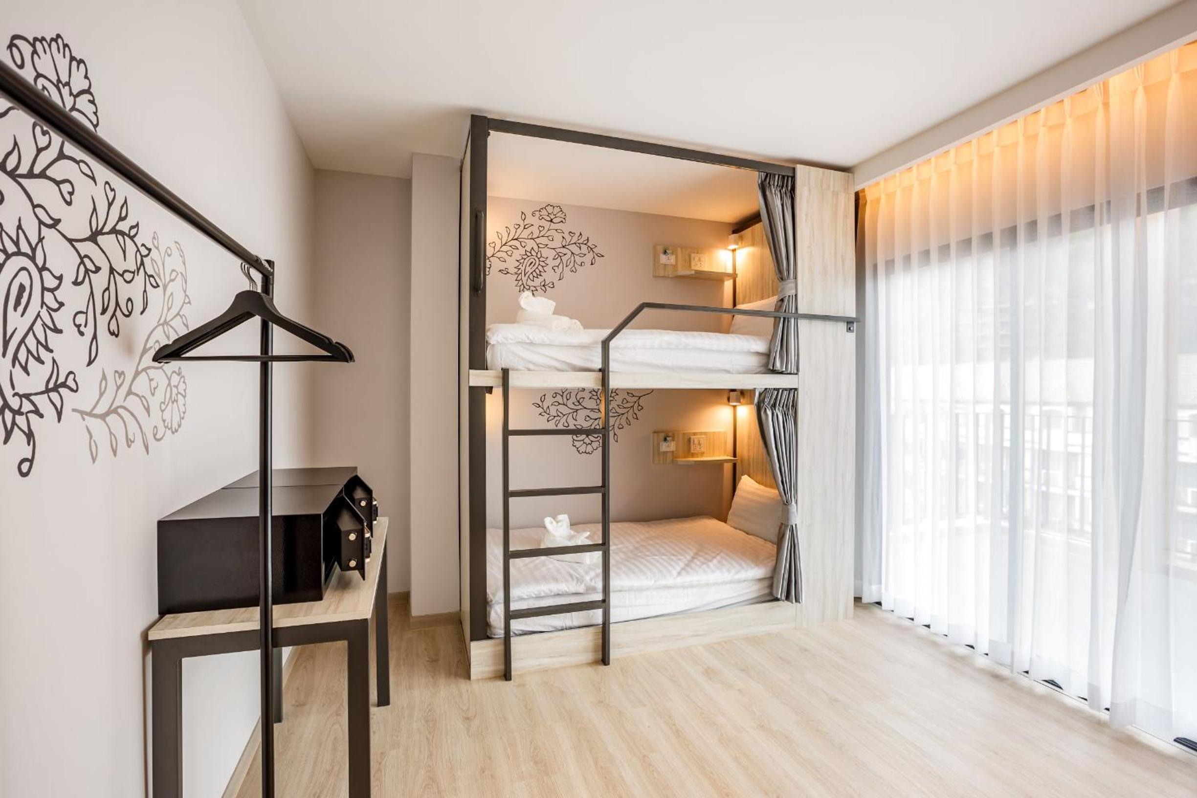 6-Bed Mixed Dormitory Room photo 2