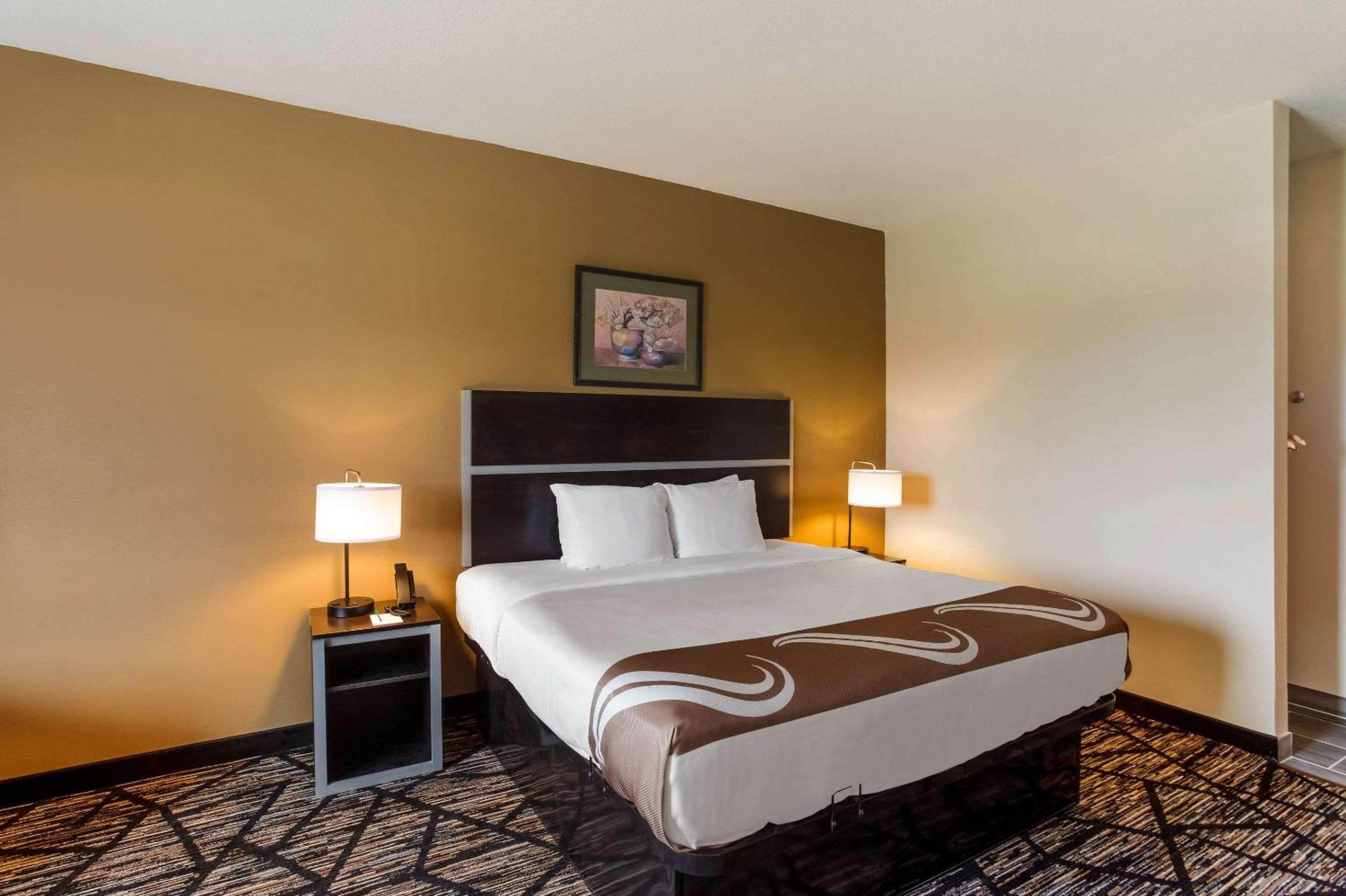 King Room - Non-Smoking - Photo 1