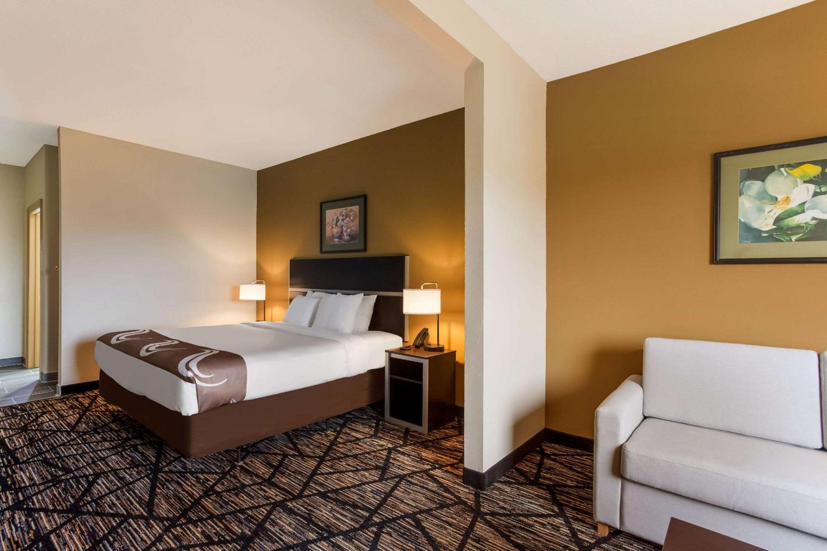 King Suite - Non-Smoking - Photo 1
