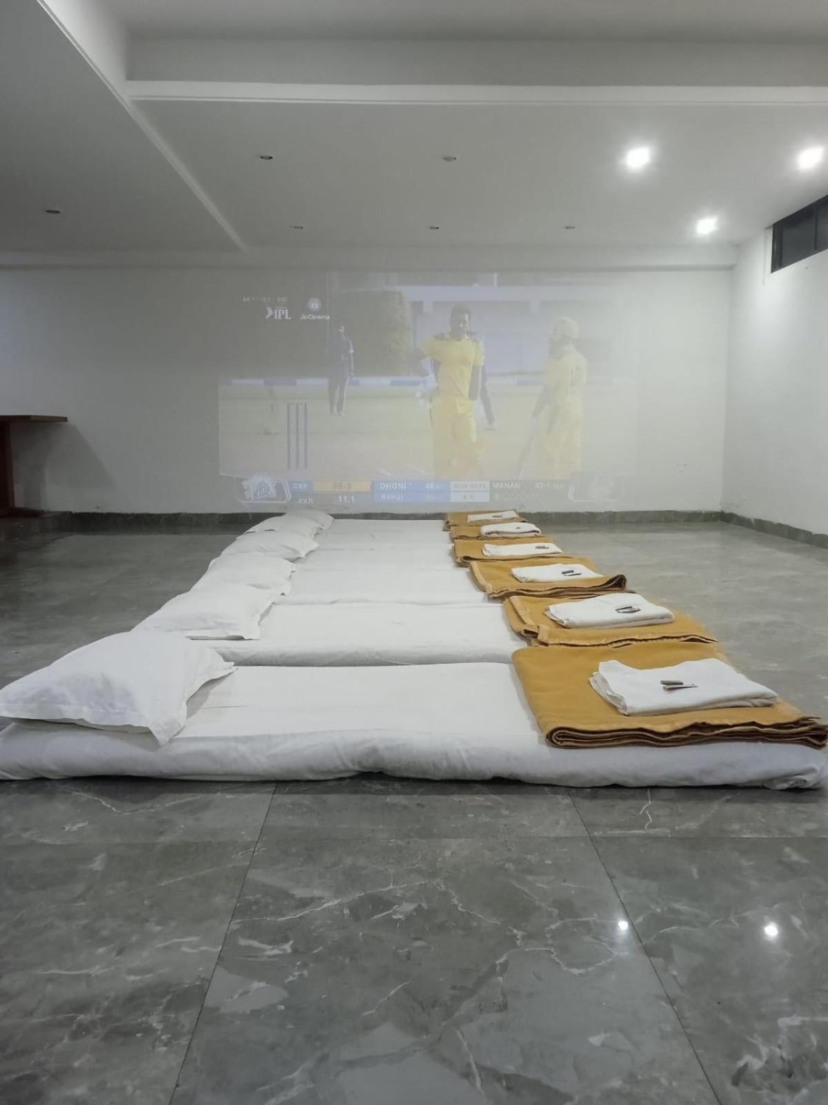 10-Bed Male Dormitory Room photo 2
