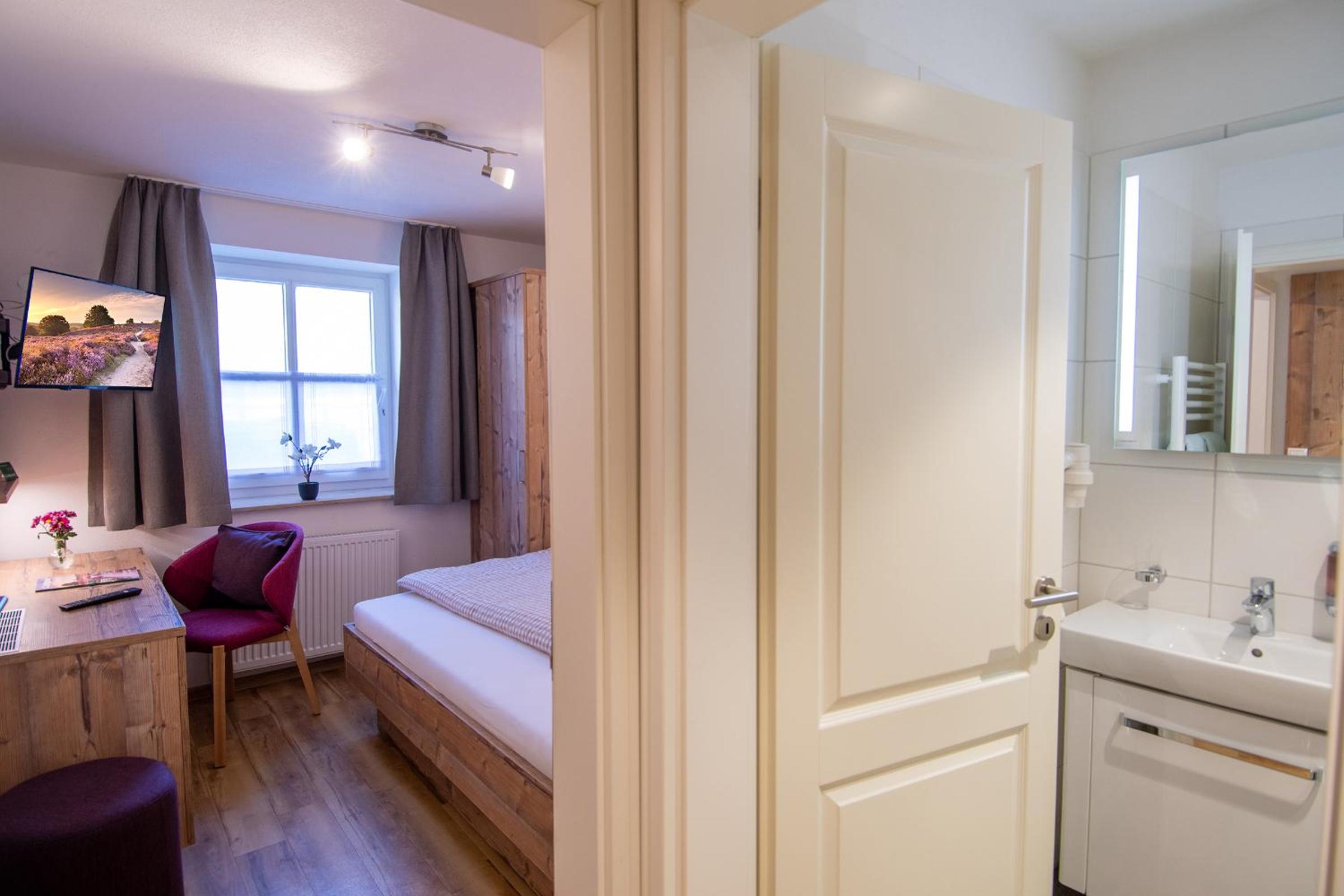 Single Room photo 2