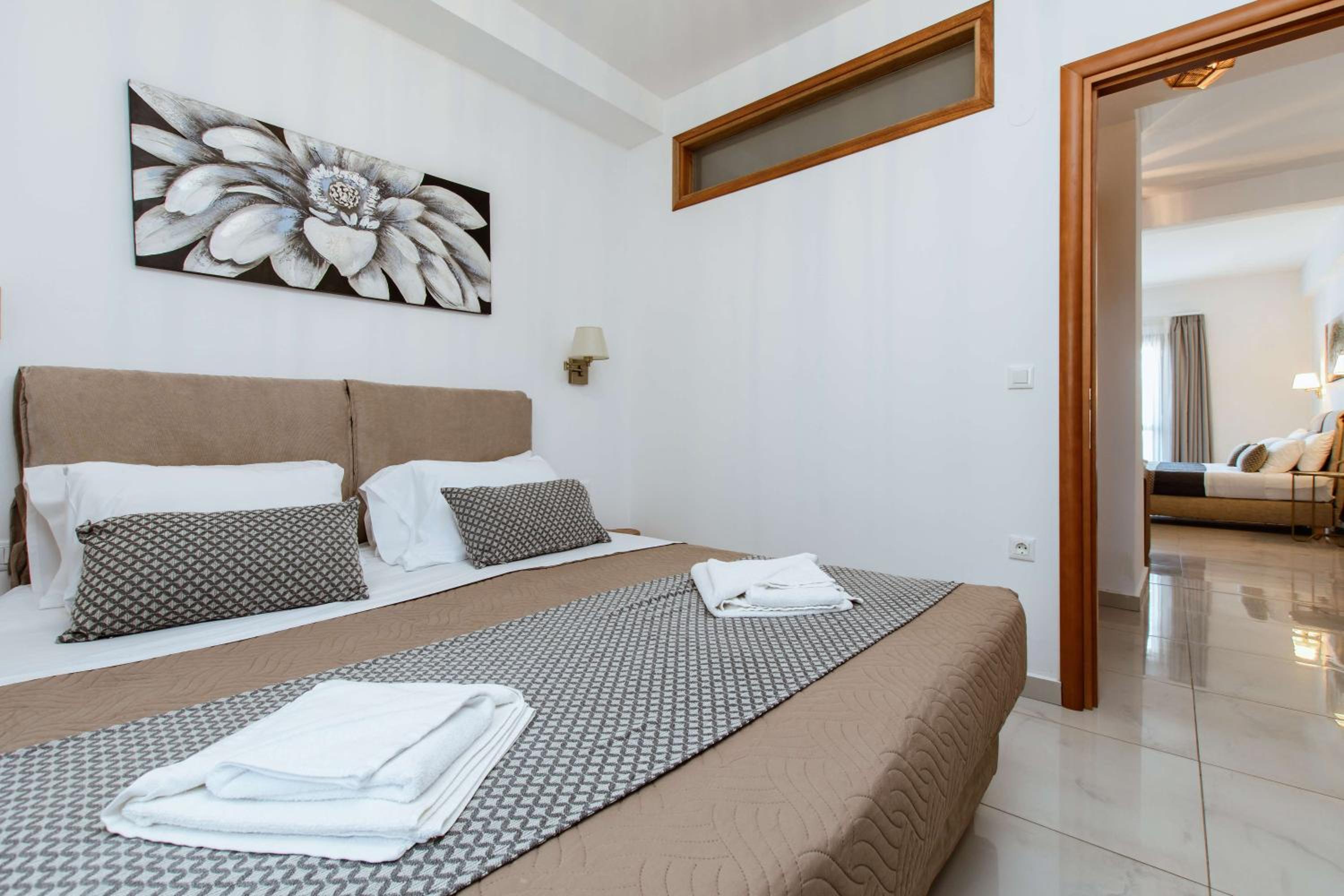 Family Room with Side Sea View - Photo 13